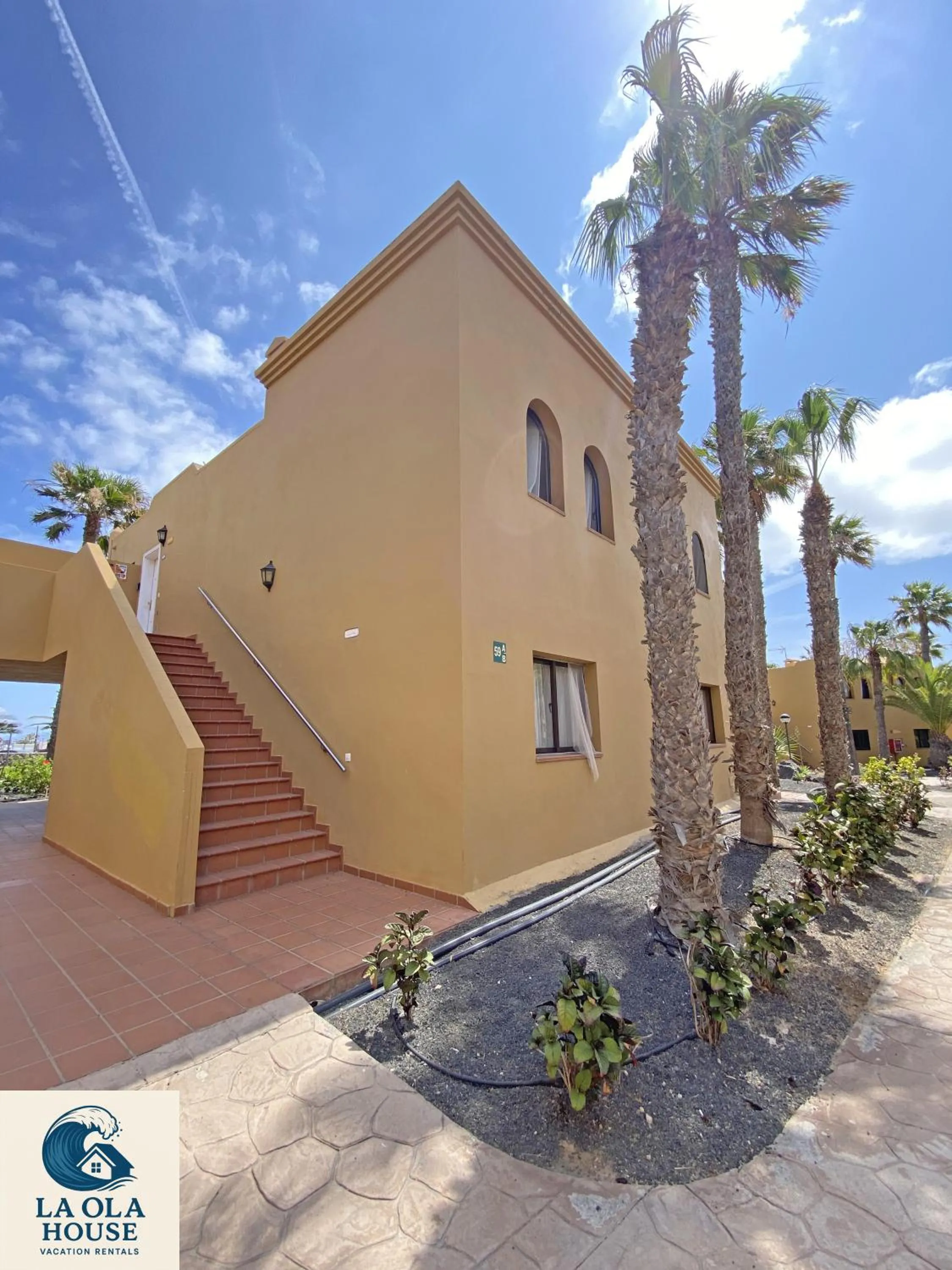 Property building in La Ola House Precioso apartamento con piscina