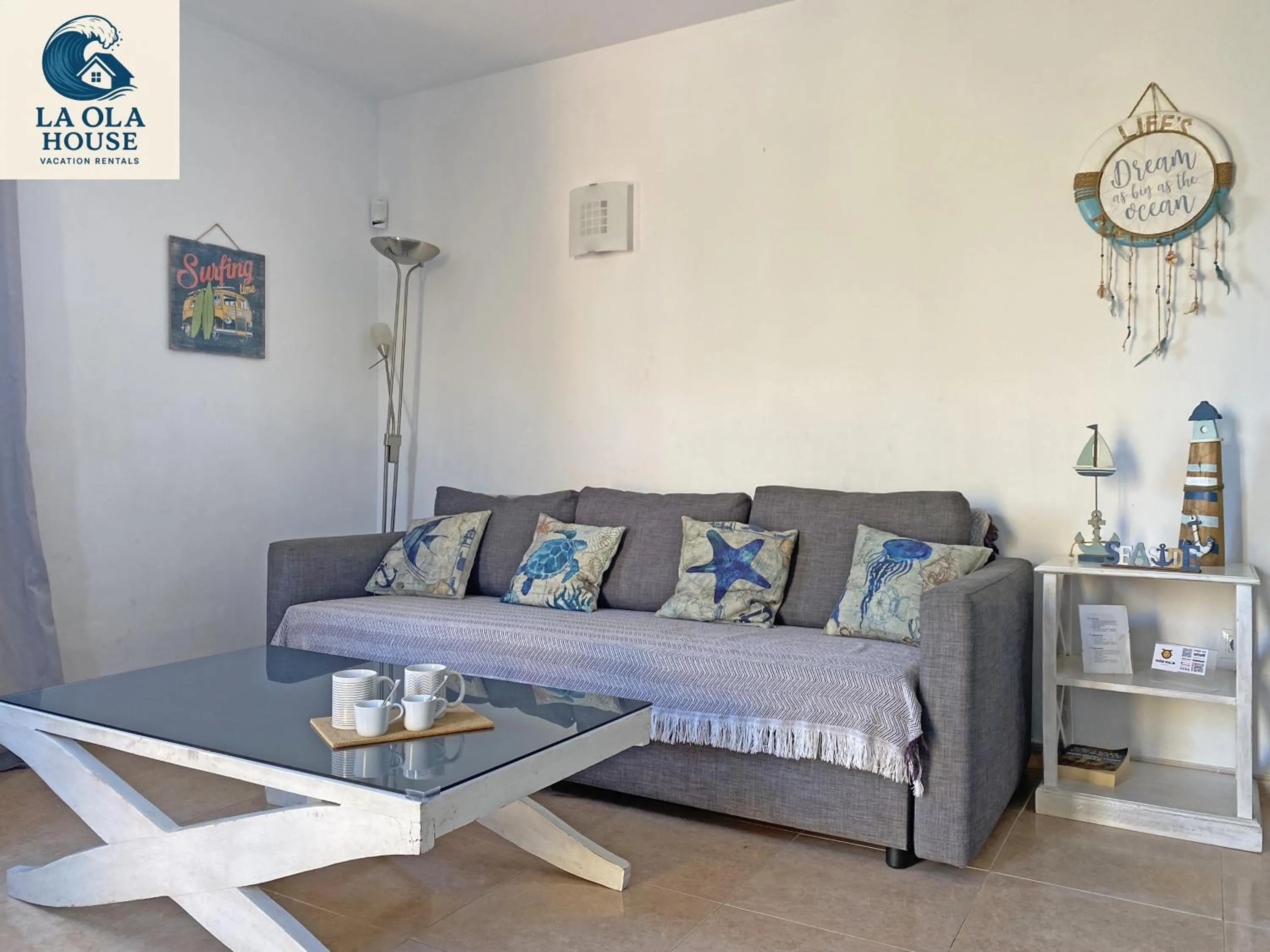 Living room, Bed in La Ola House Precioso apartamento con piscina