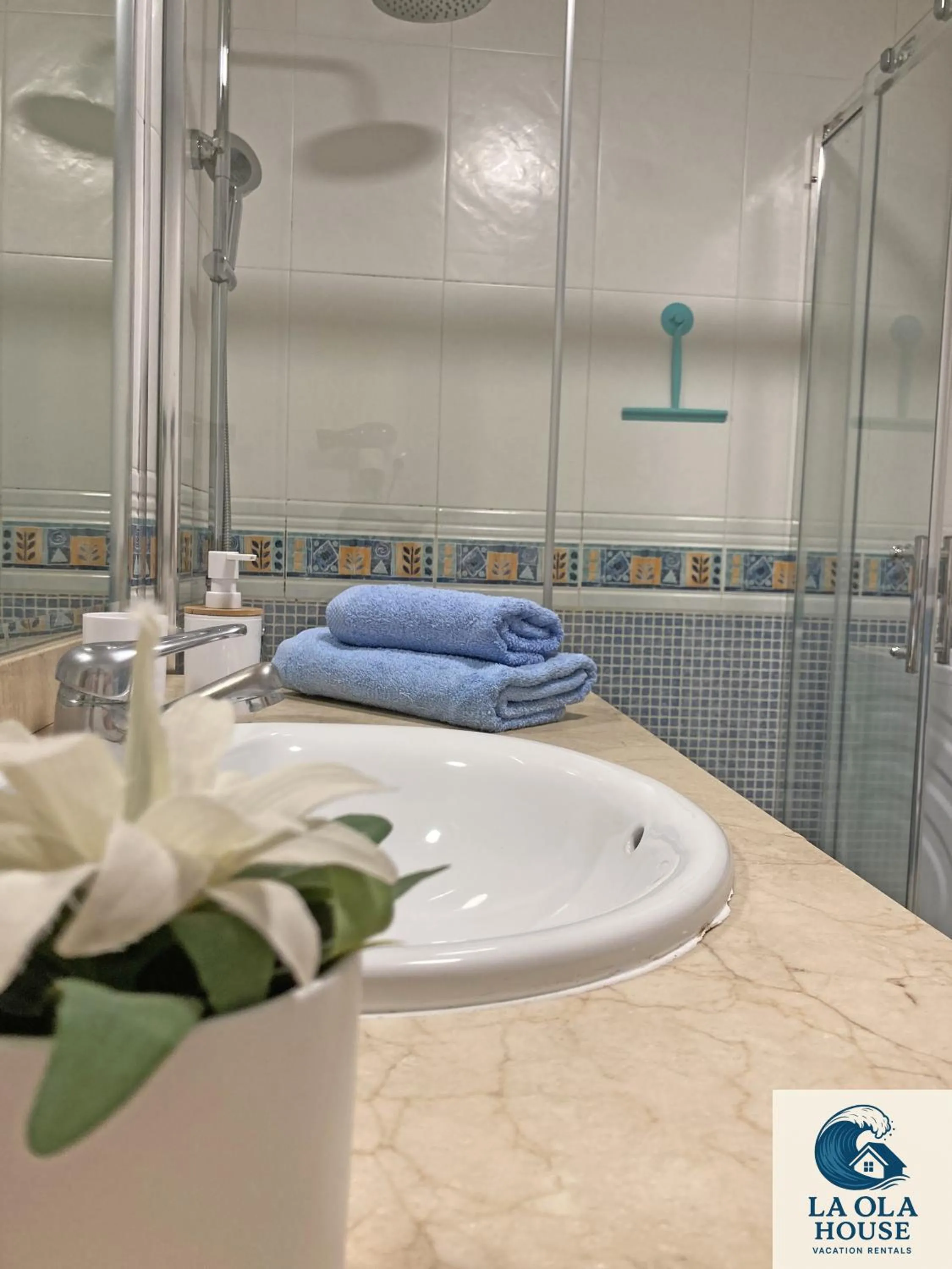 Bathroom in La Ola House Precioso apartamento con piscina