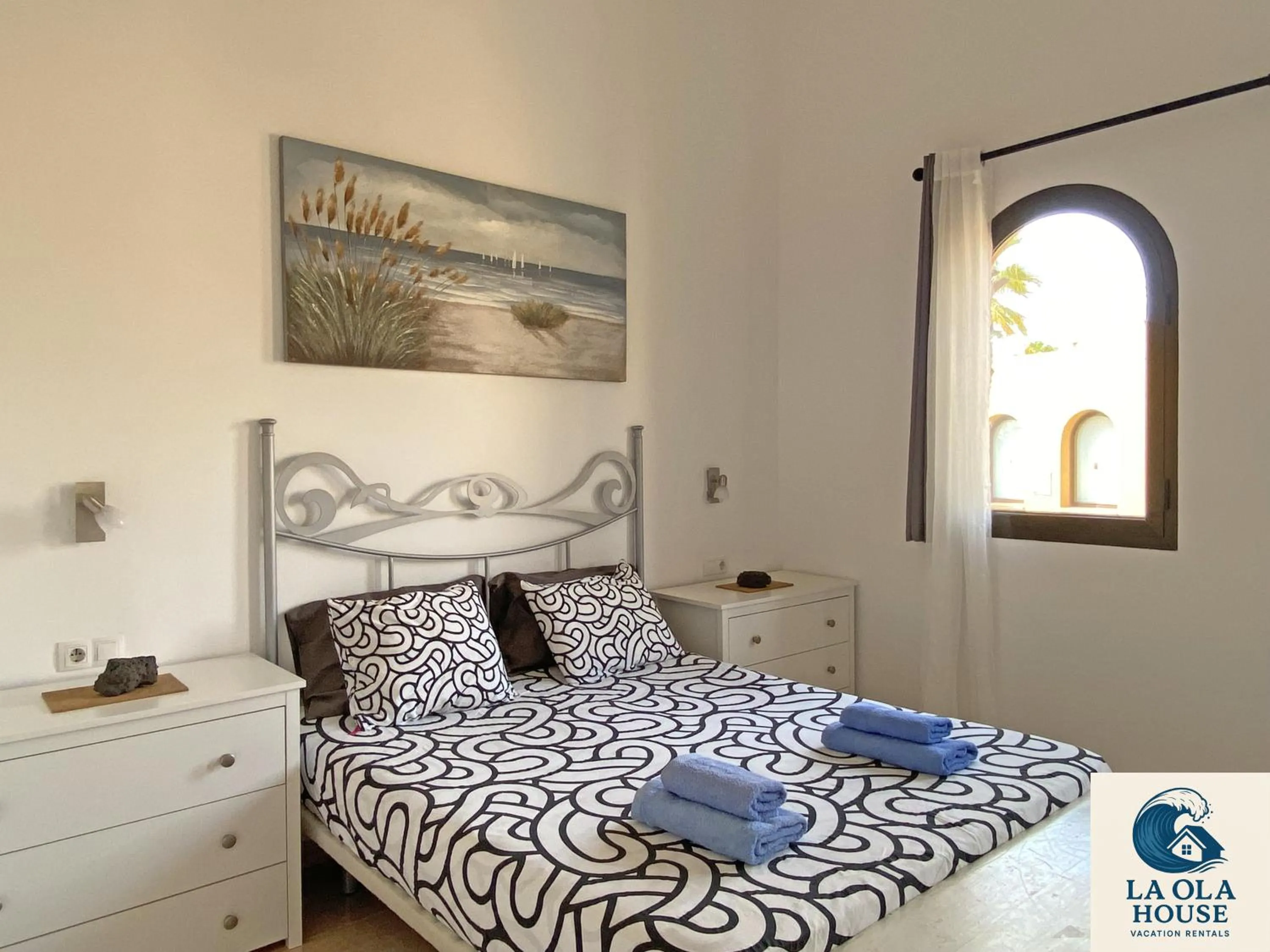 Bed in La Ola House Precioso apartamento con piscina