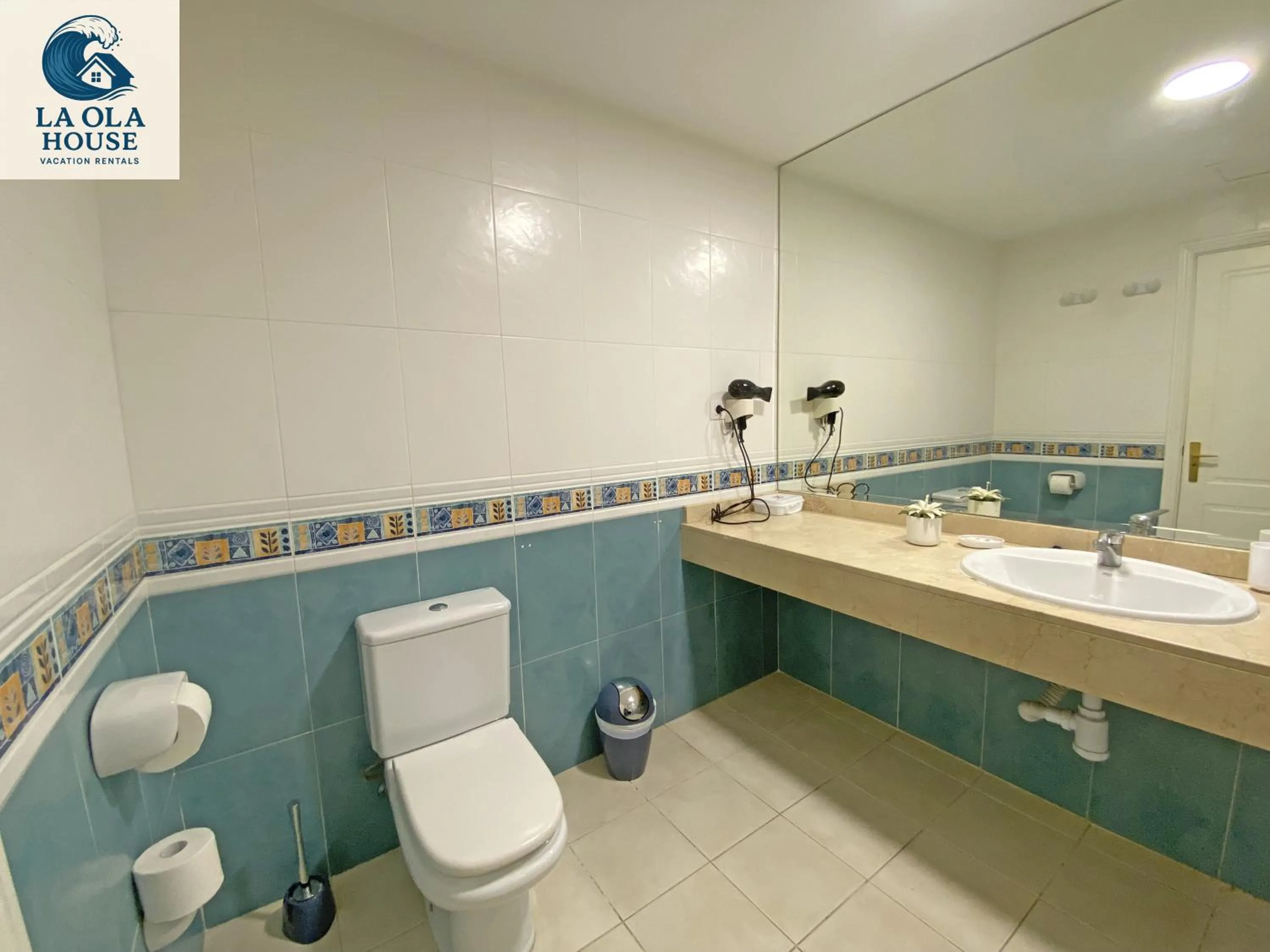 Bathroom in La Ola House Precioso apartamento con piscina