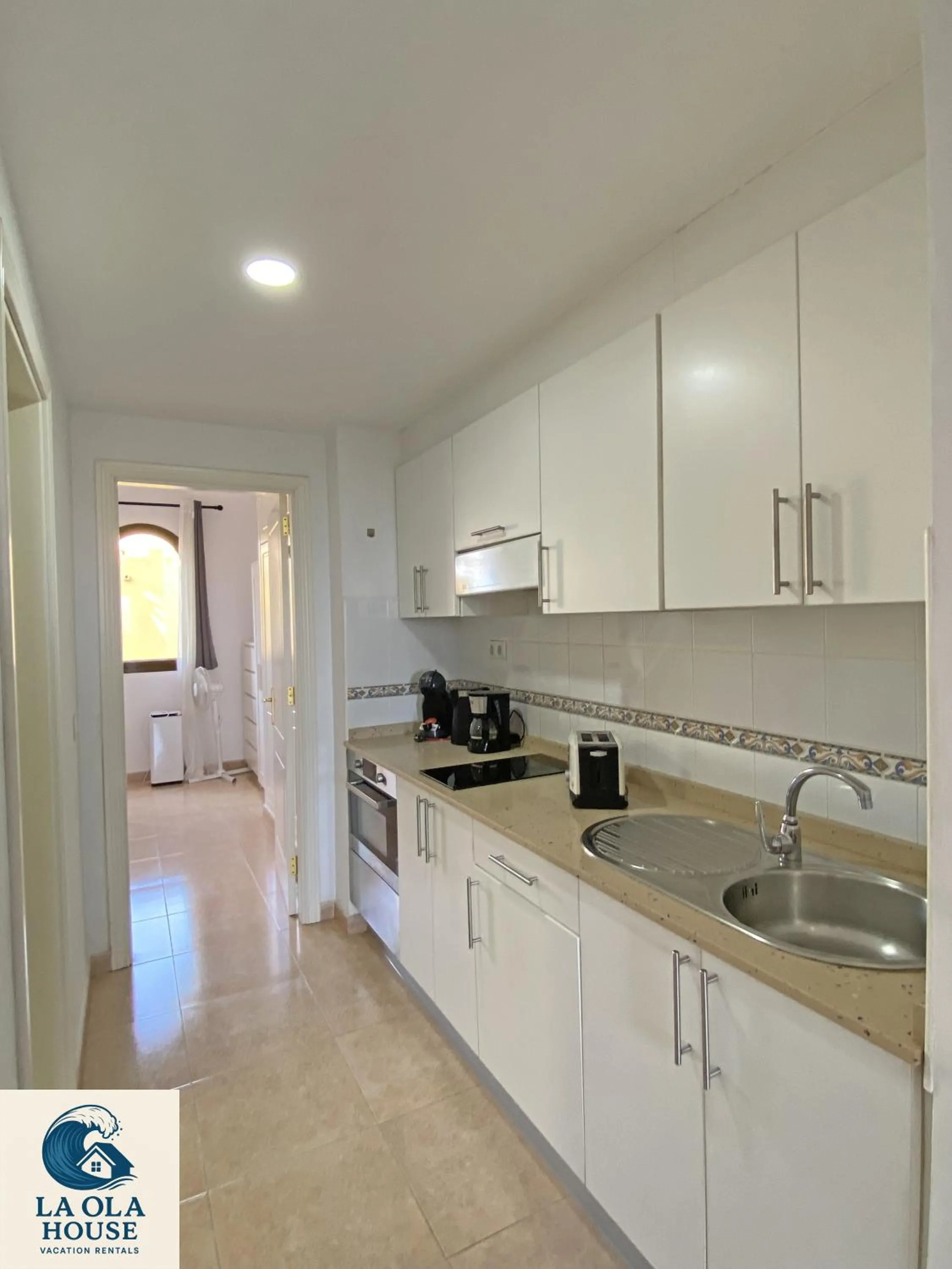 Kitchen or kitchenette in La Ola House Precioso apartamento con piscina