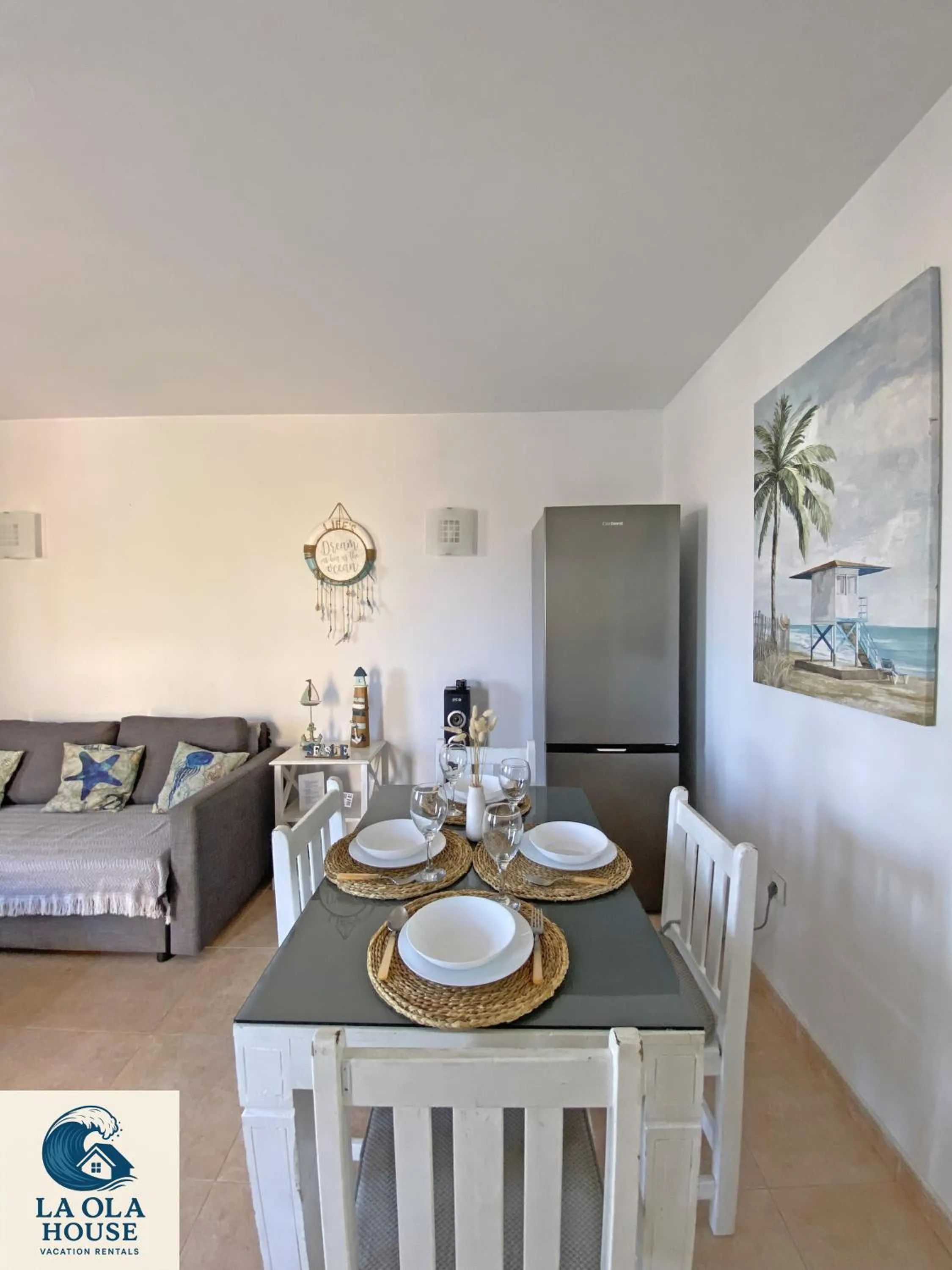 Dining area in La Ola House Precioso apartamento con piscina