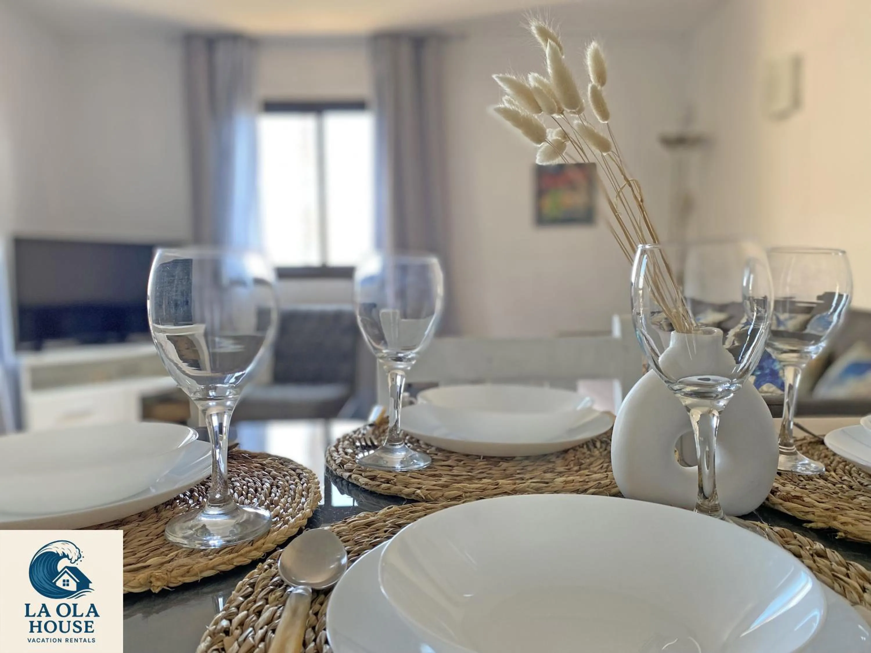 Dining area in La Ola House Precioso apartamento con piscina