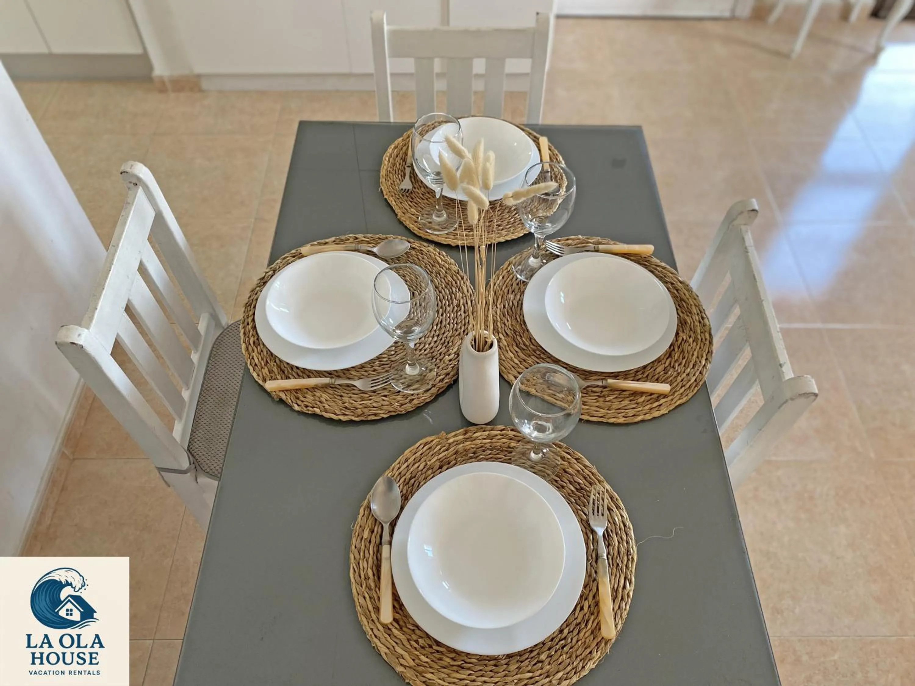 Dining area in La Ola House Precioso apartamento con piscina