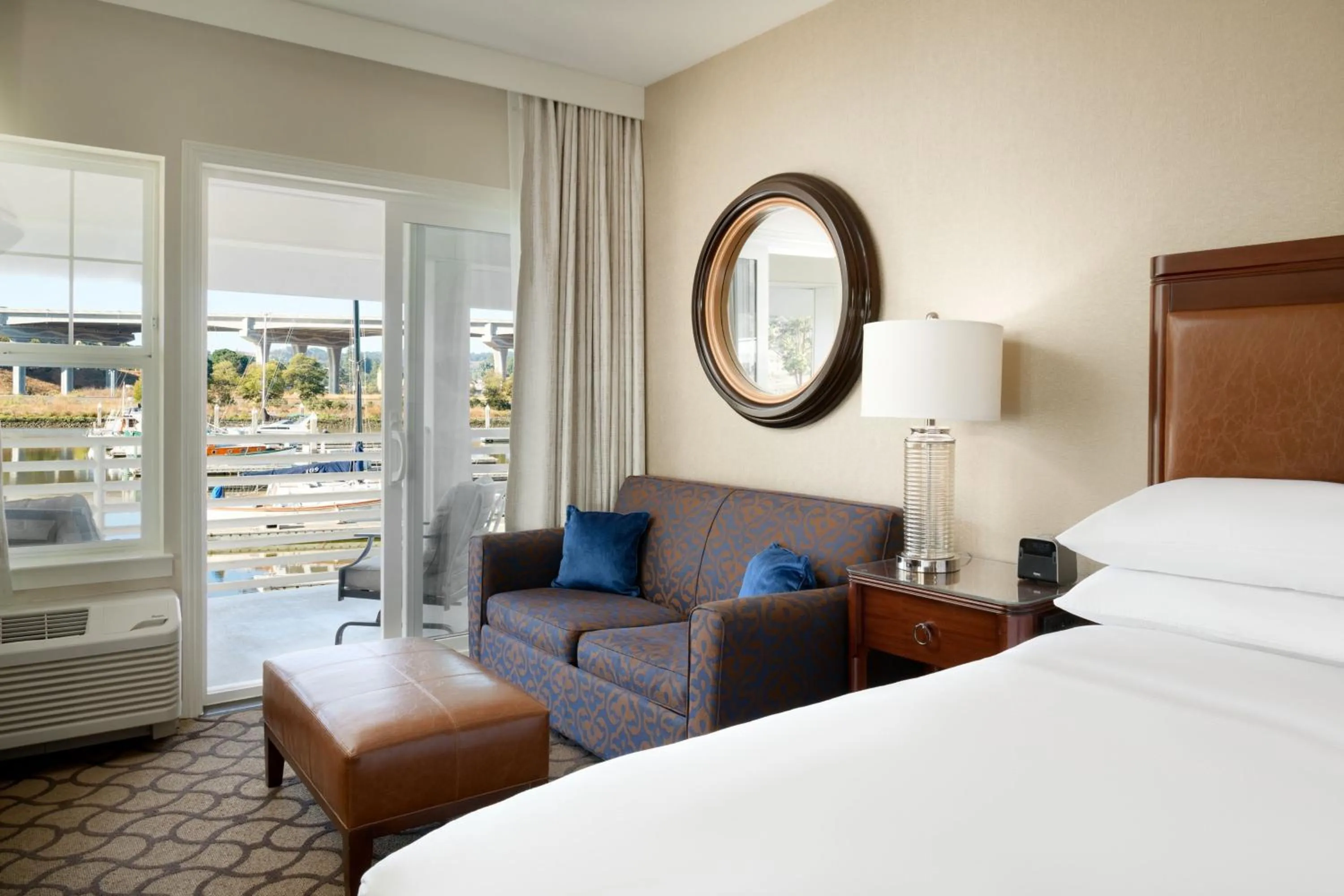 Photo of the whole room, Bed in Sheraton Sonoma Wine Country Petaluma