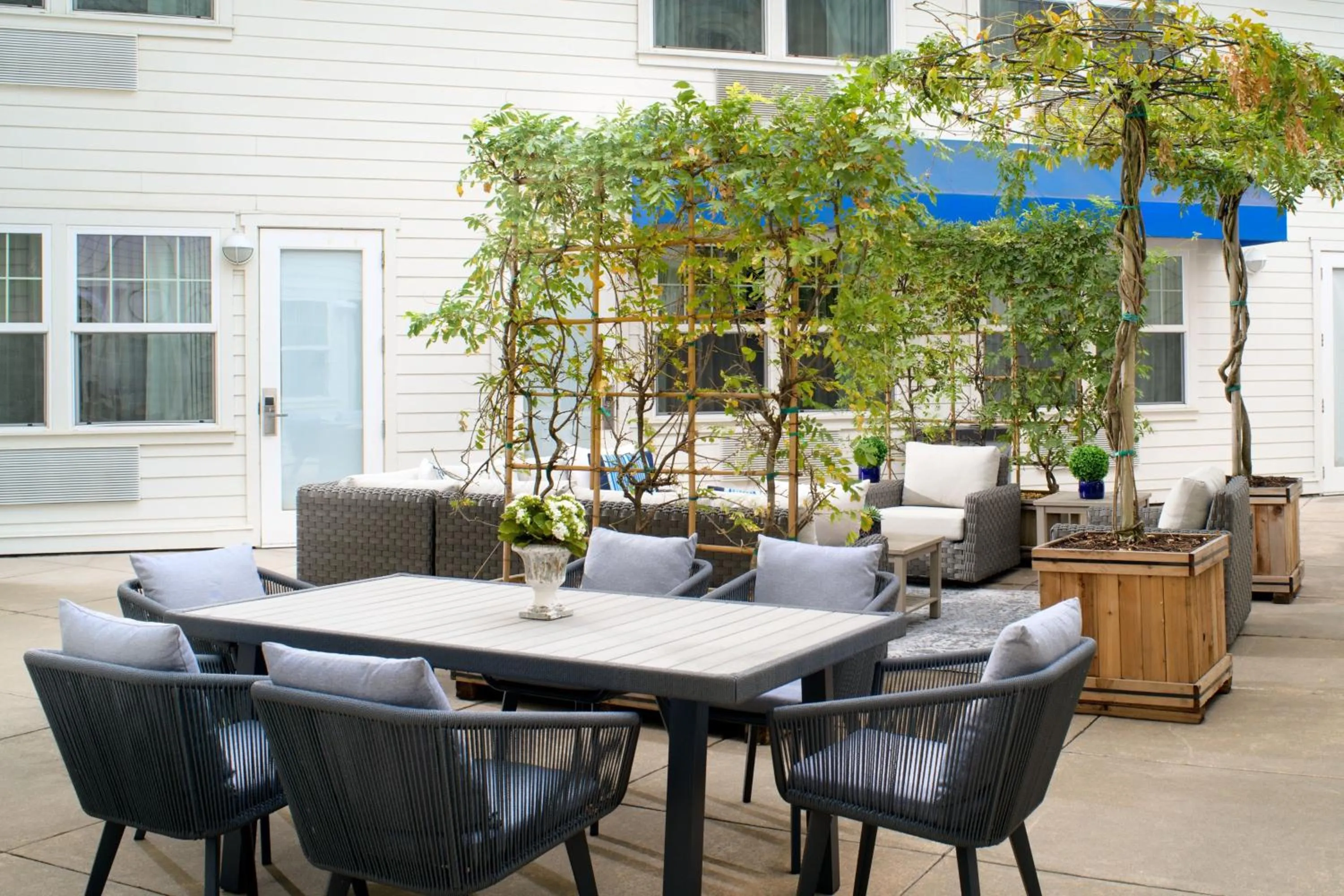 Photo of the whole room in Sheraton Sonoma Wine Country Petaluma