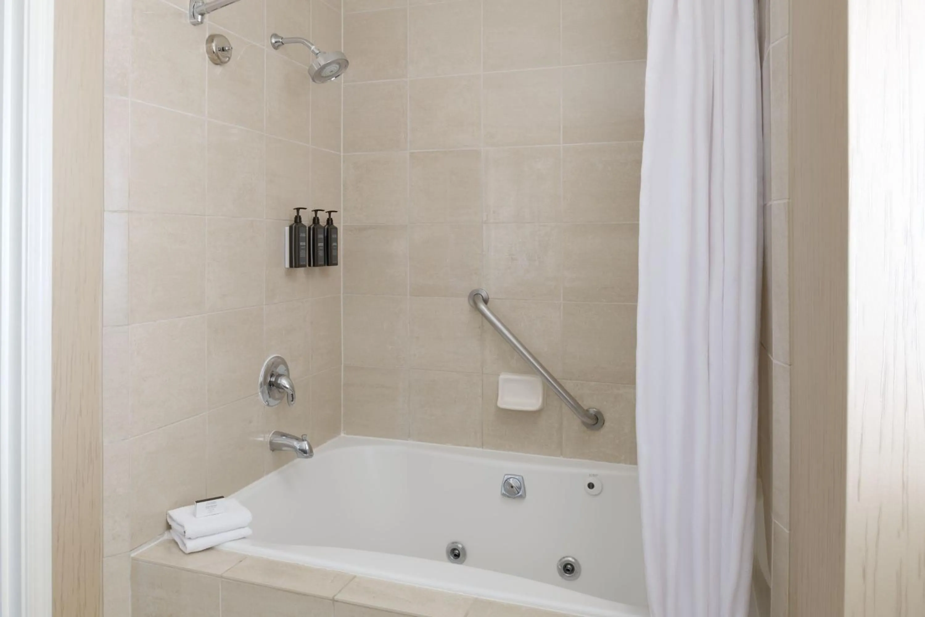 Bedroom in Sheraton Sonoma Wine Country Petaluma