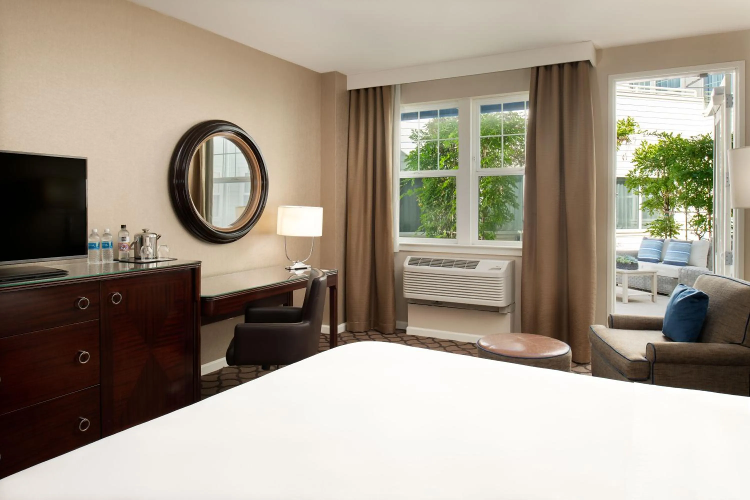 Bed in Sheraton Sonoma Wine Country Petaluma