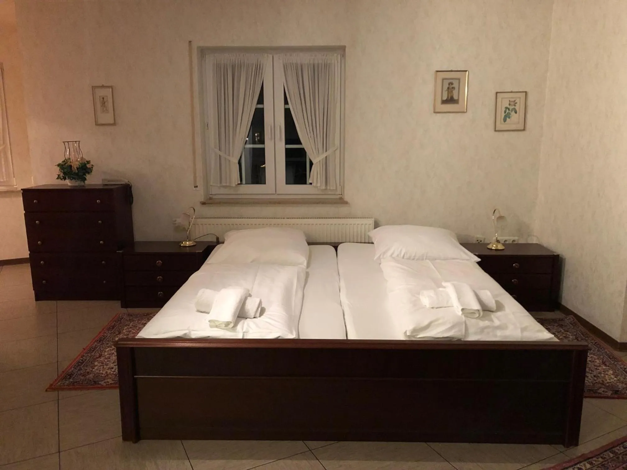 Bed in Hotel Landhaus Köln