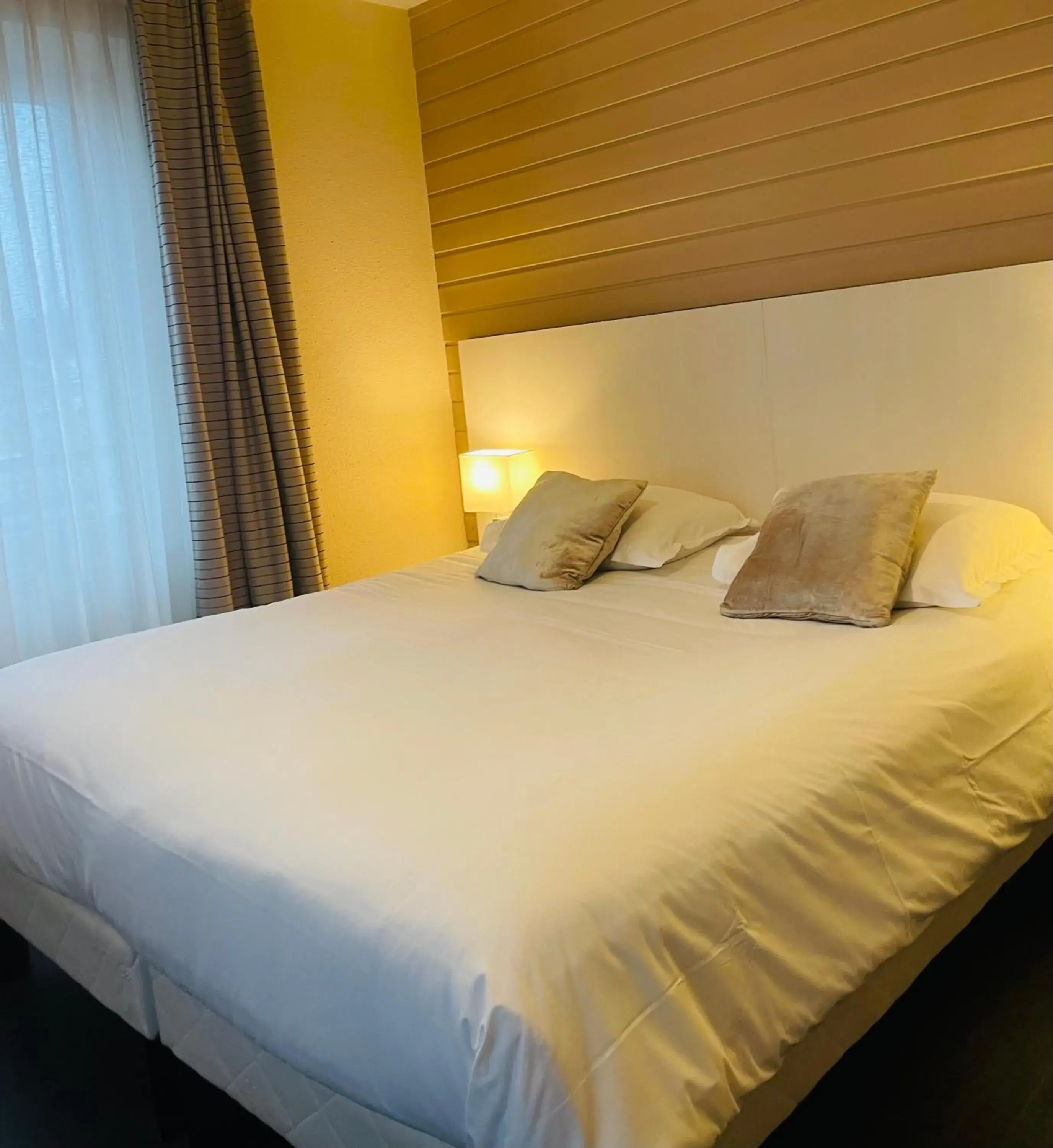 Photo of the whole room, Bed in Hôtel La Réserve Photo of the whole room, Bed in Hôtel La Réserve