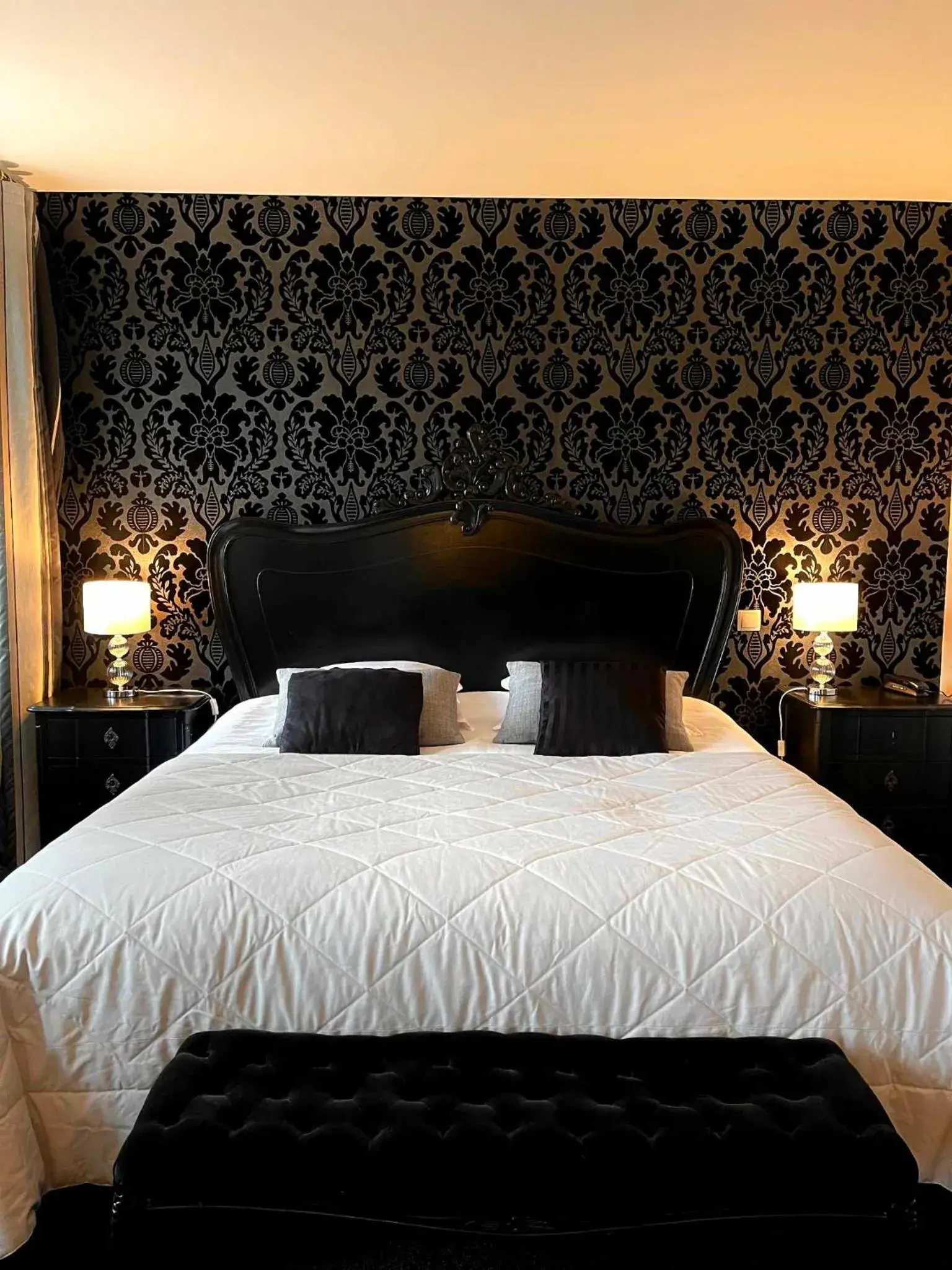 Bed in Hôtel La Réserve Bed in Hôtel La Réserve