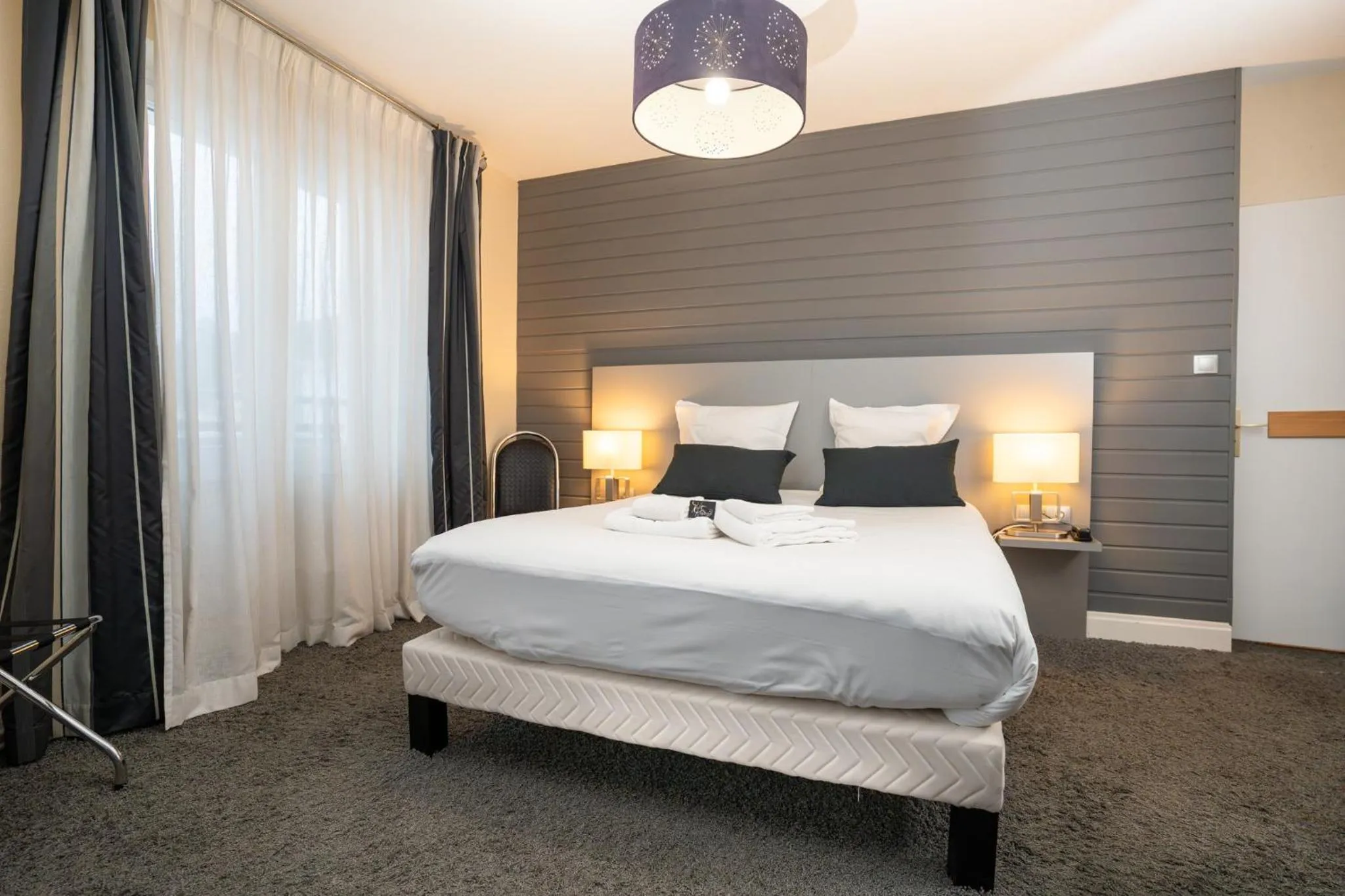 Bed in Hôtel La Réserve