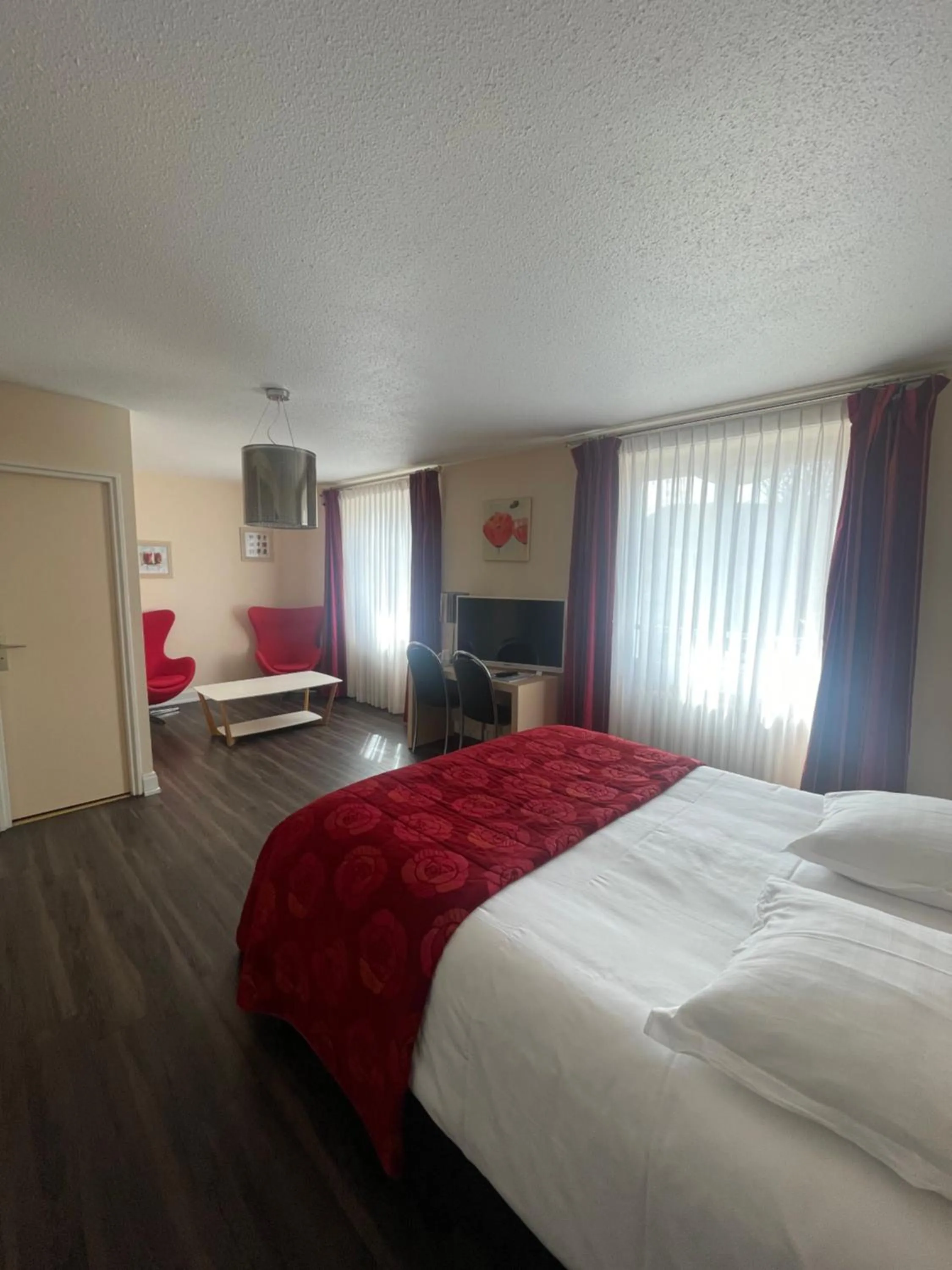 Bed in Hôtel La Réserve