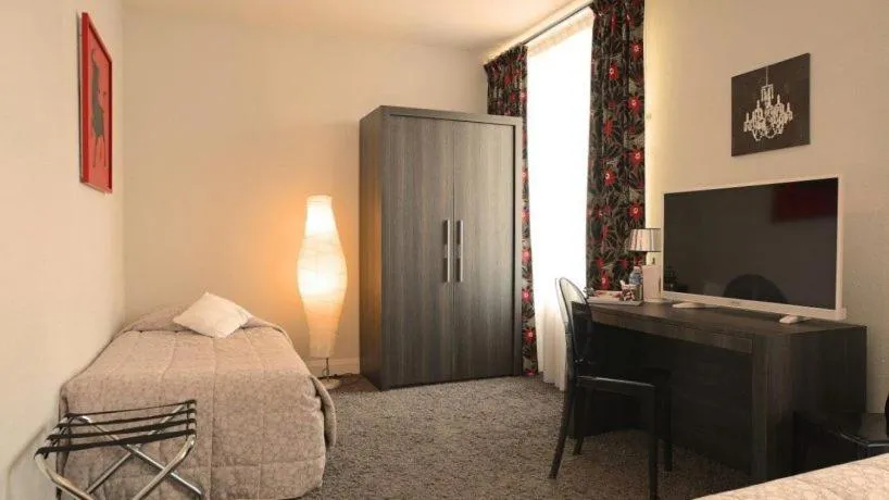 Bed in Hôtel La Réserve