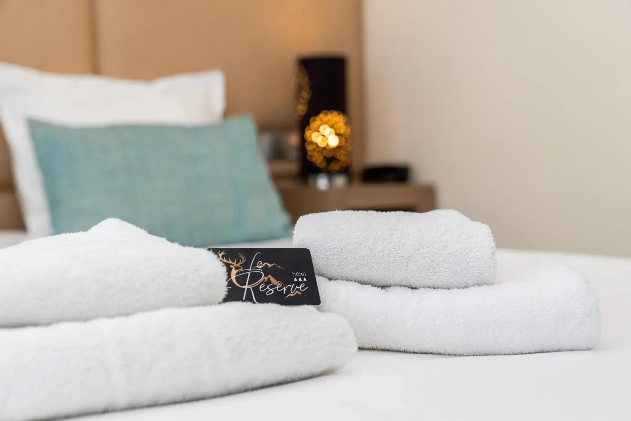 Bed in Hôtel La Réserve Bed in Hôtel La Réserve