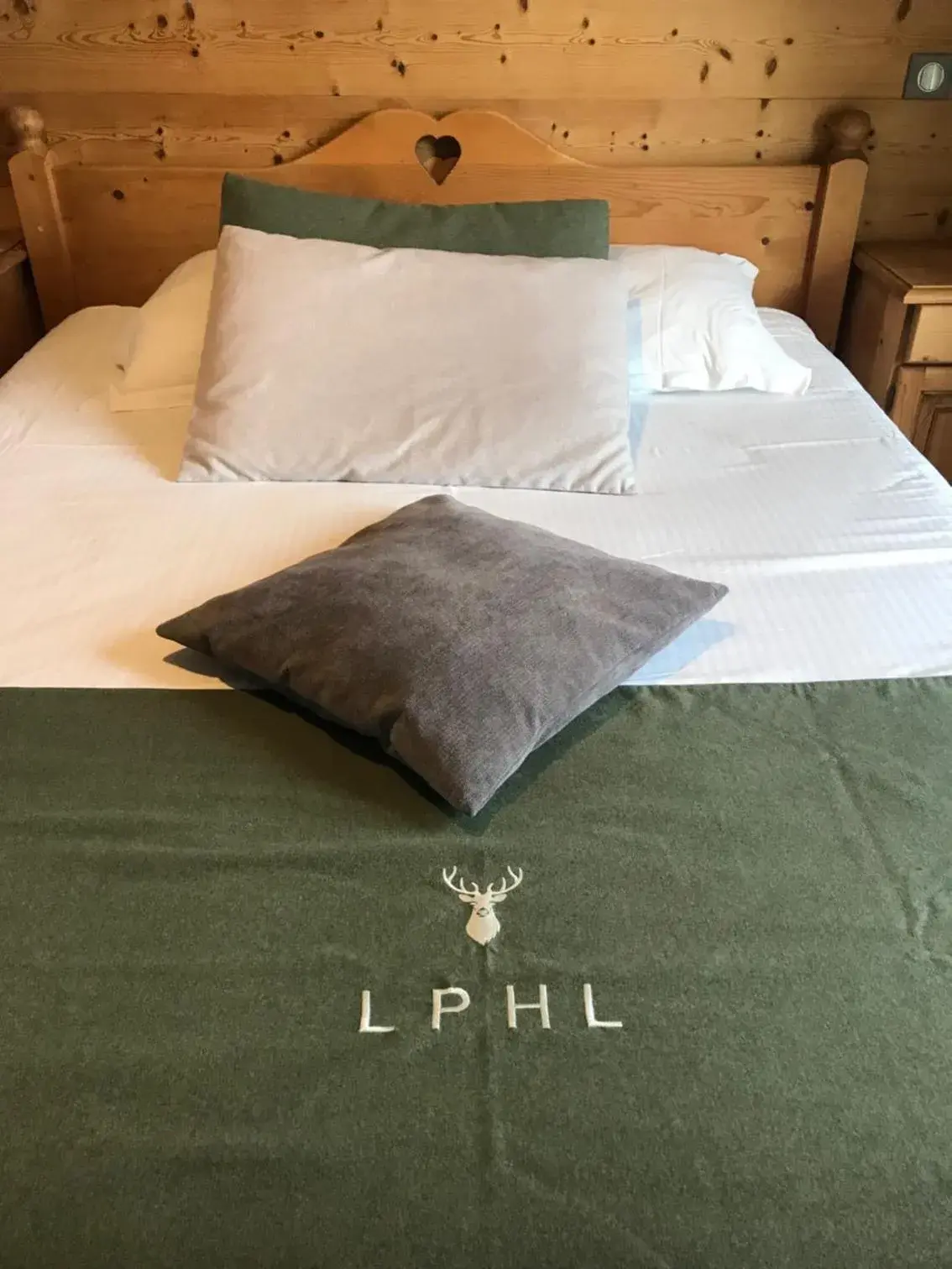 Bed in Hôtel La Réserve Bed in Hôtel La Réserve