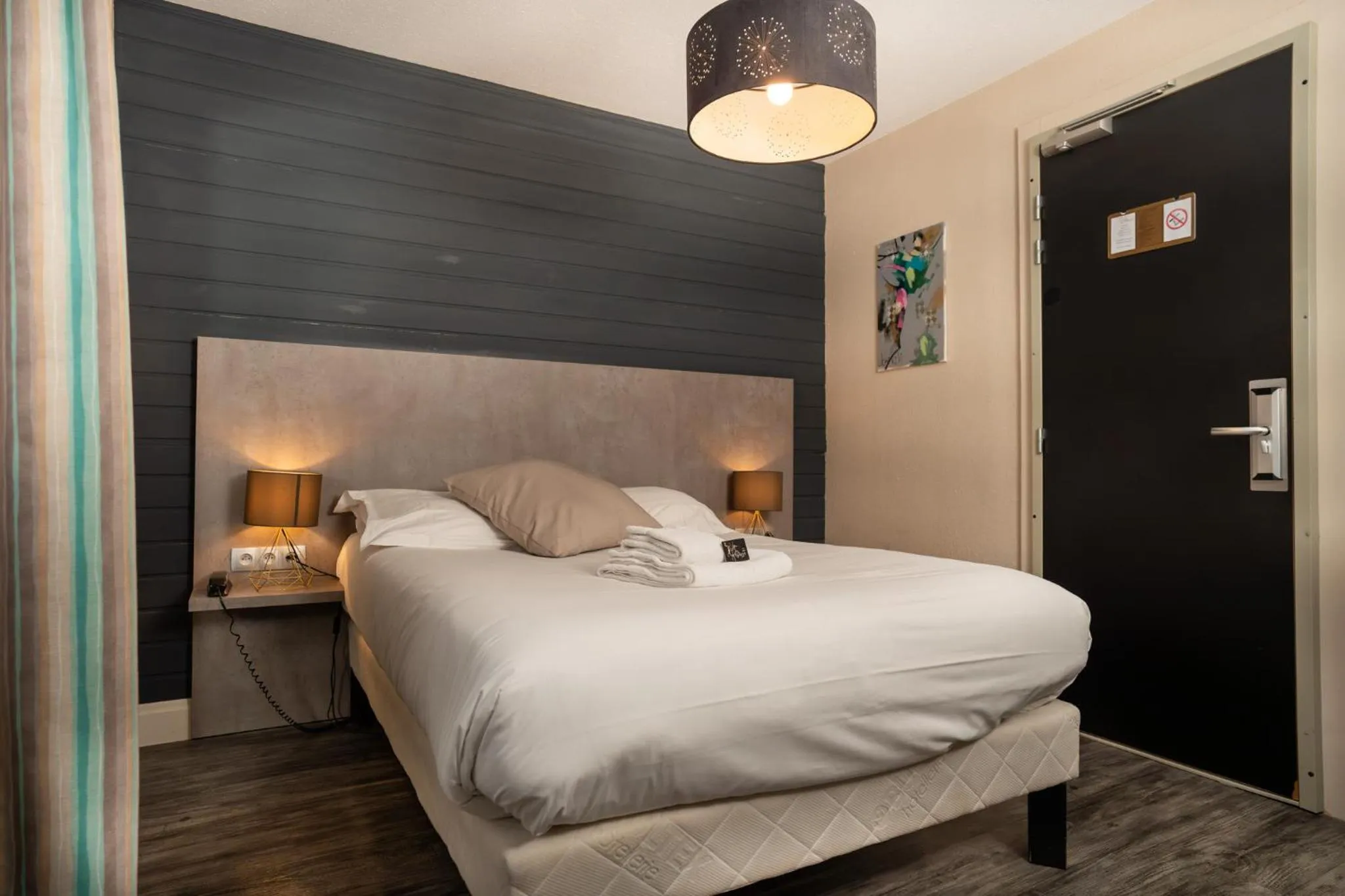 Bed in Hôtel La Réserve