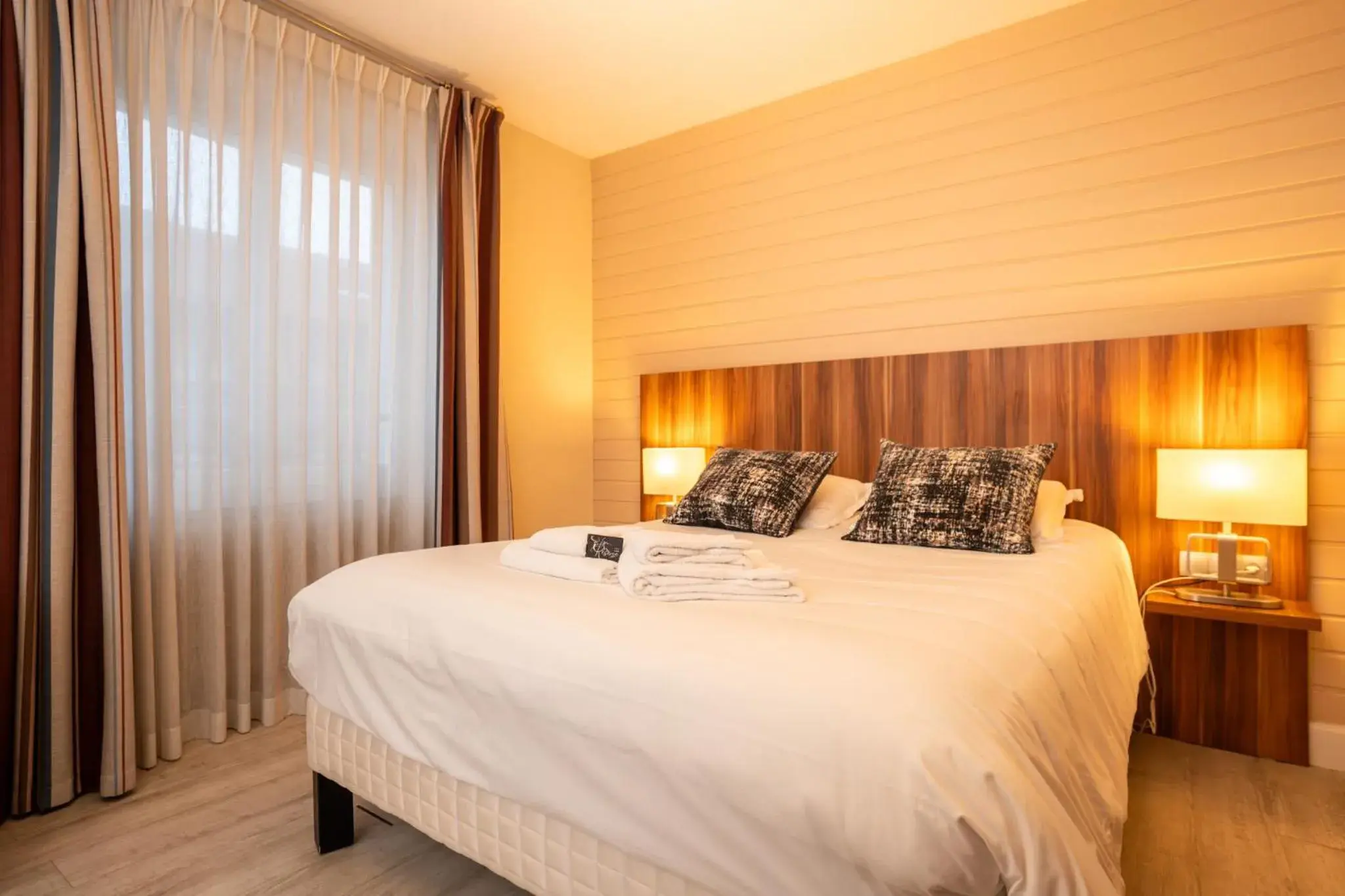 Executive Double Room in Hôtel La Réserve Executive Double Room in Hôtel La Réserve