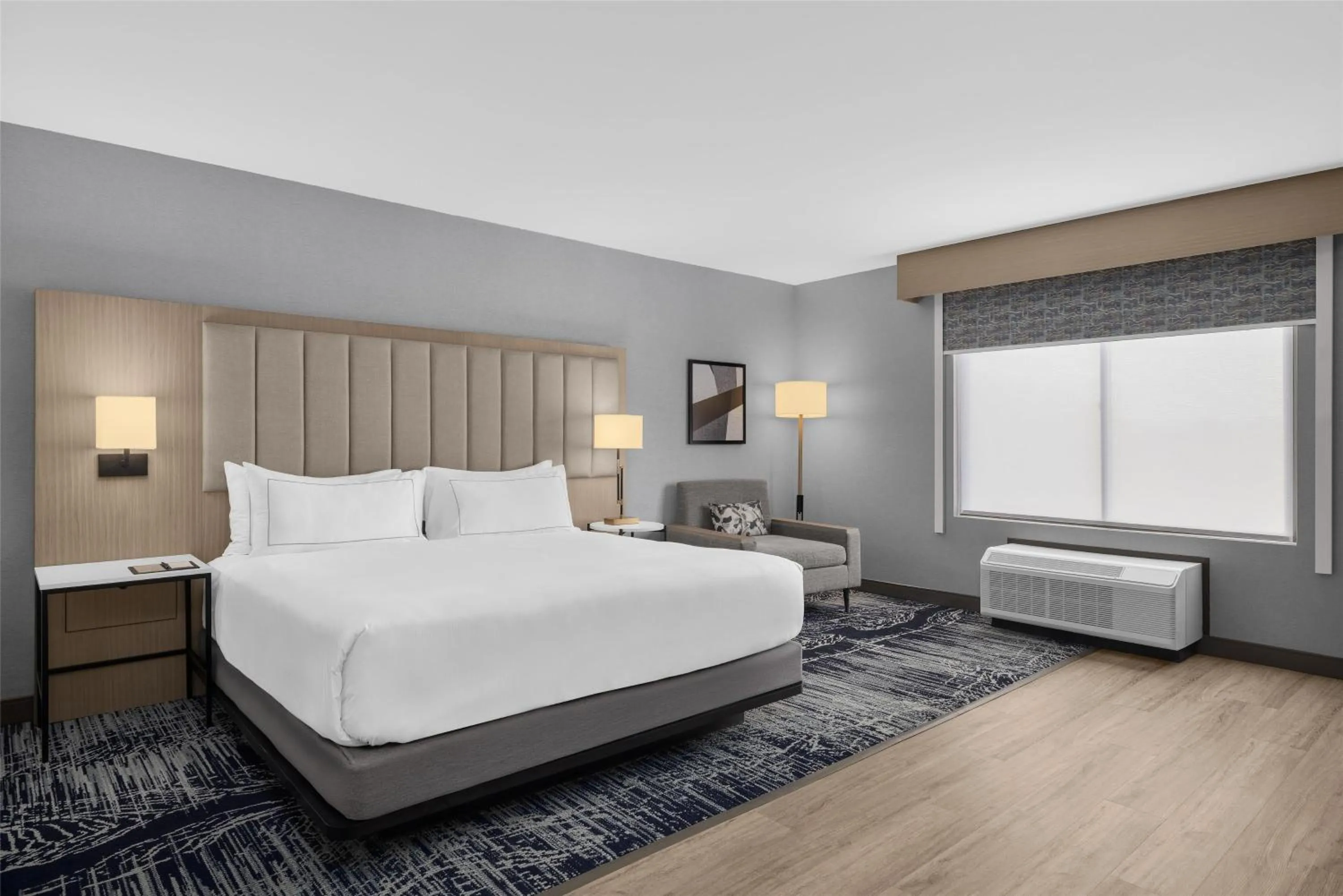 Bed in DoubleTree by Hilton Las Vegas Airport