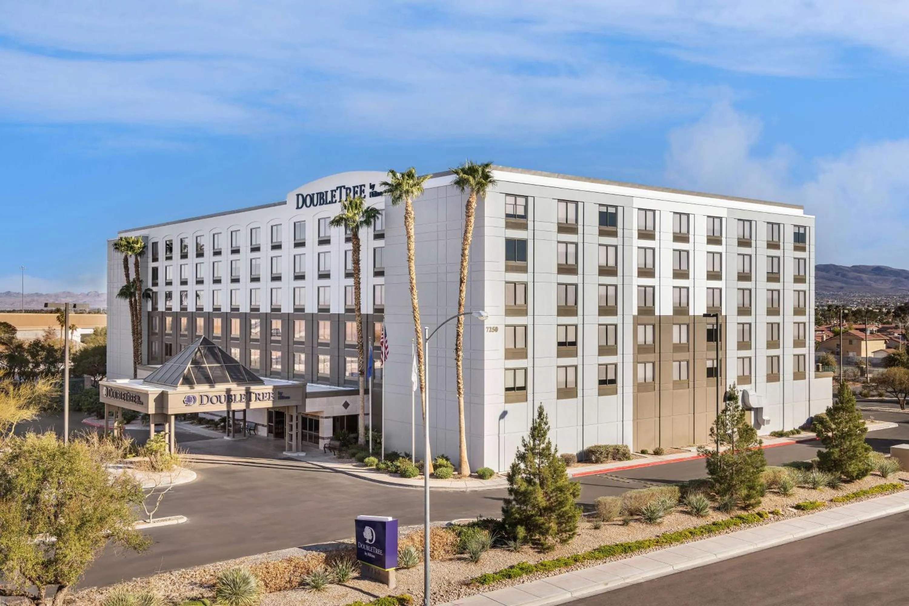 Property building in DoubleTree by Hilton Las Vegas Airport