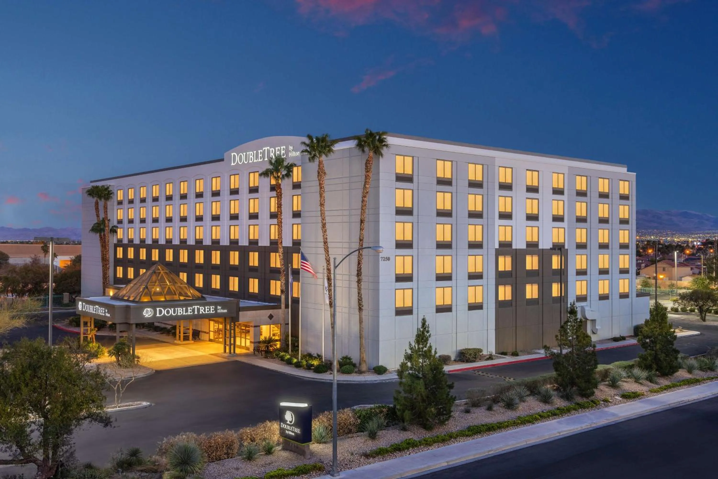 Property building in DoubleTree by Hilton Las Vegas Airport