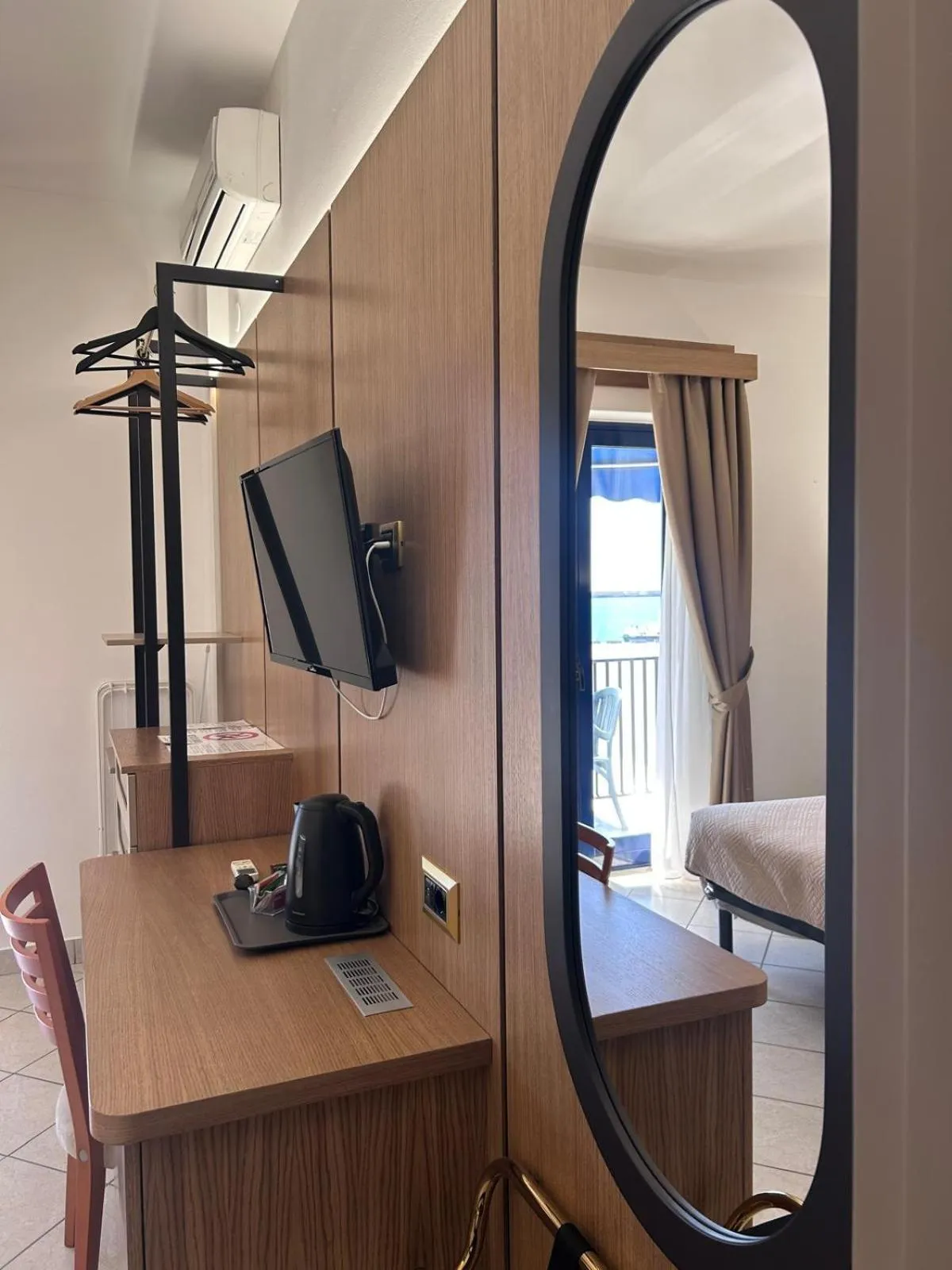 TV and multimedia in Hotel Al Faro