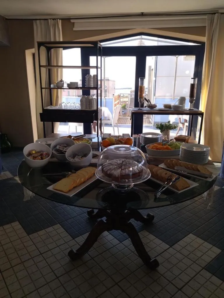 Food and drinks in Hotel Al Faro