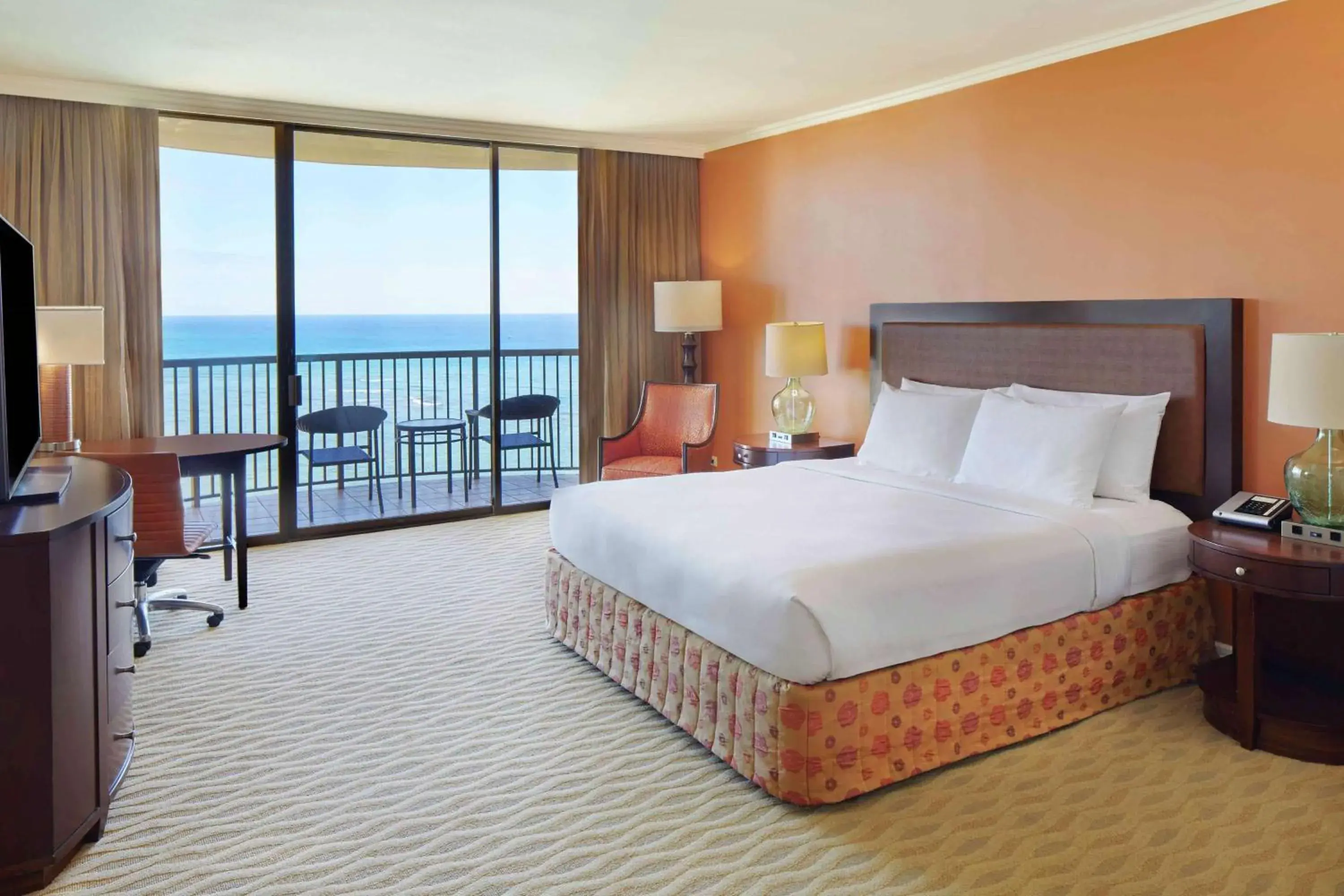 Bed in Hilton Hawaiian Village Waikiki Beach Resort Bed in Hilton Hawaiian Village Waikiki Beach Resort