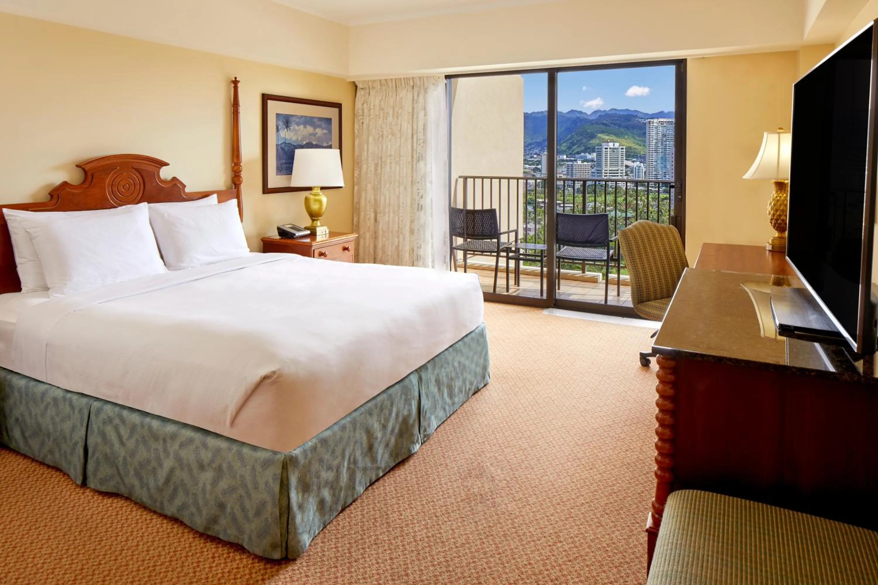 Bed in Hilton Hawaiian Village Waikiki Beach Resort