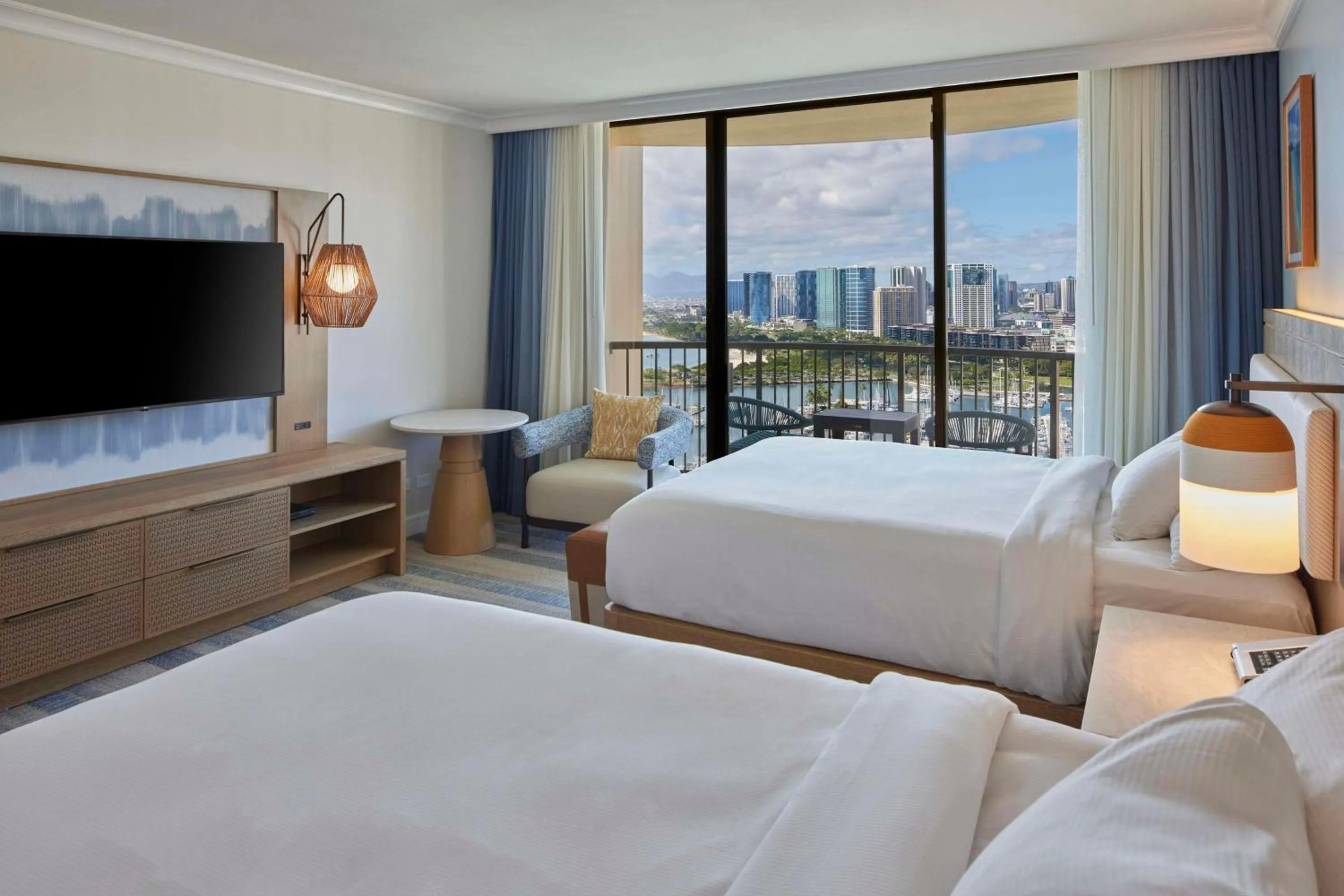 Bed in Hilton Hawaiian Village Waikiki Beach Resort