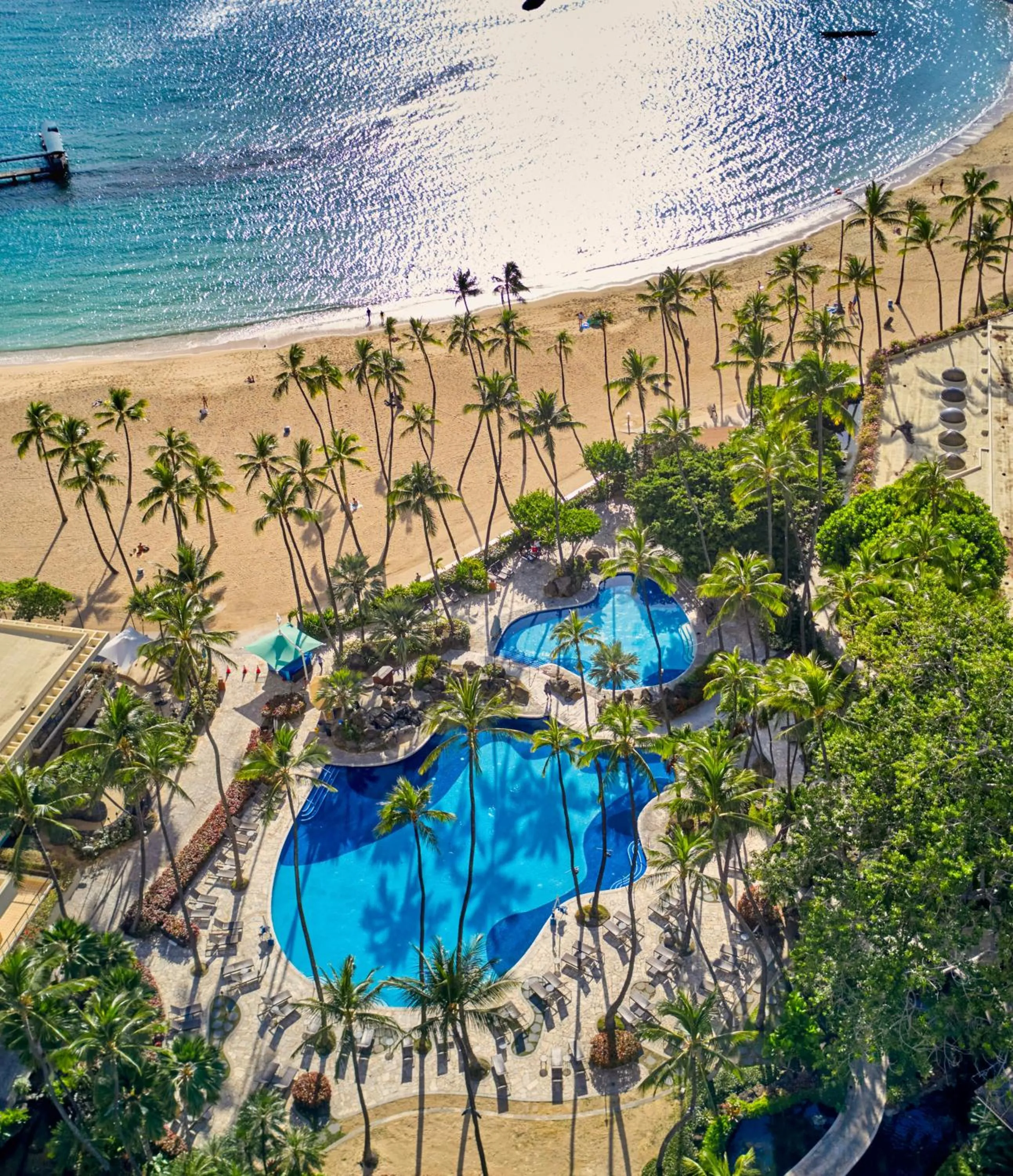 Beach in Hilton Hawaiian Village Waikiki Beach Resort