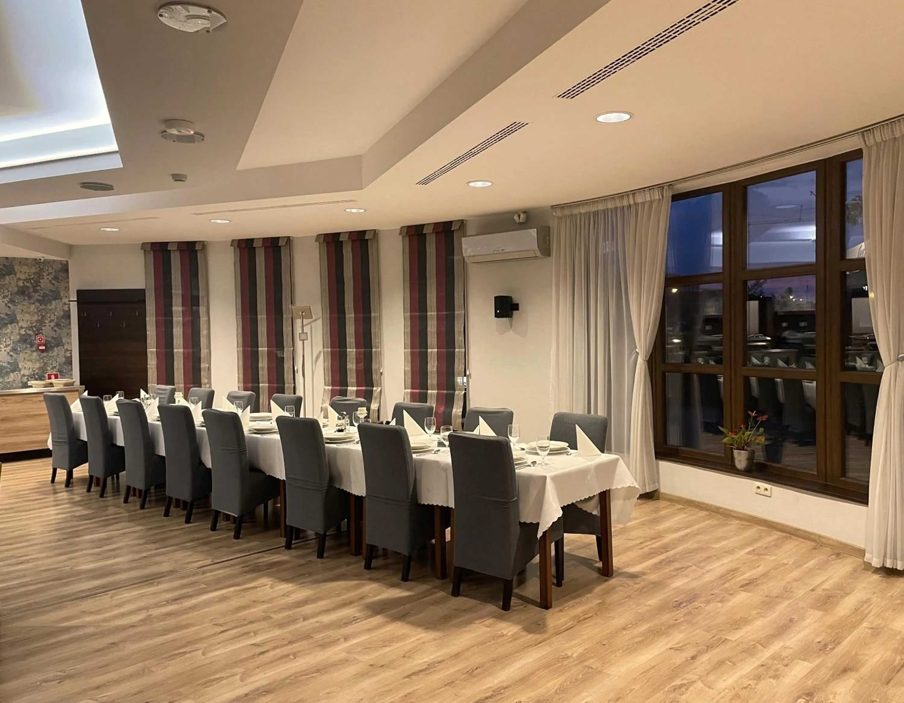 Restaurant/places to eat in Hotel Esperanto