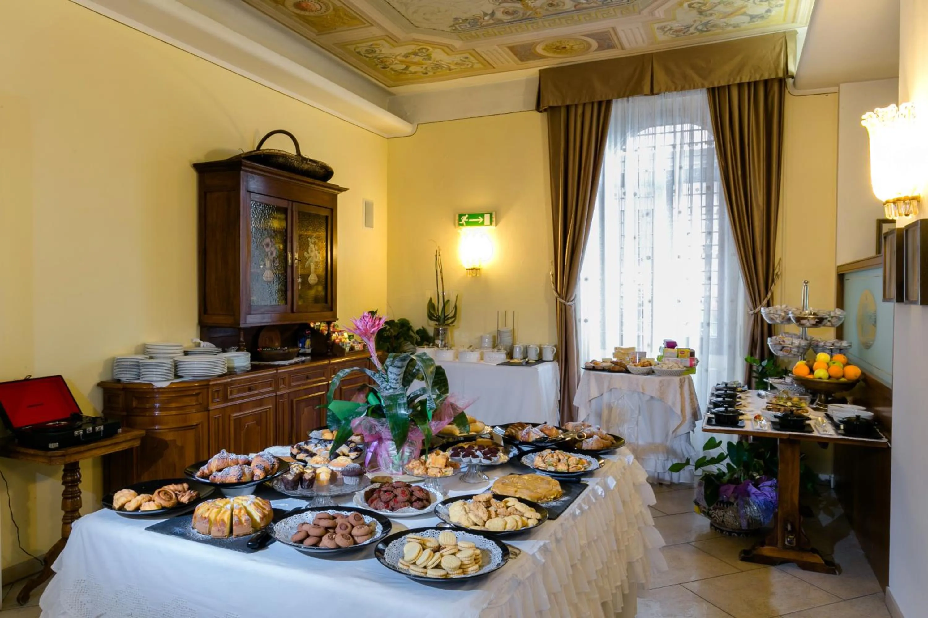 Continental breakfast in Hotel Pace