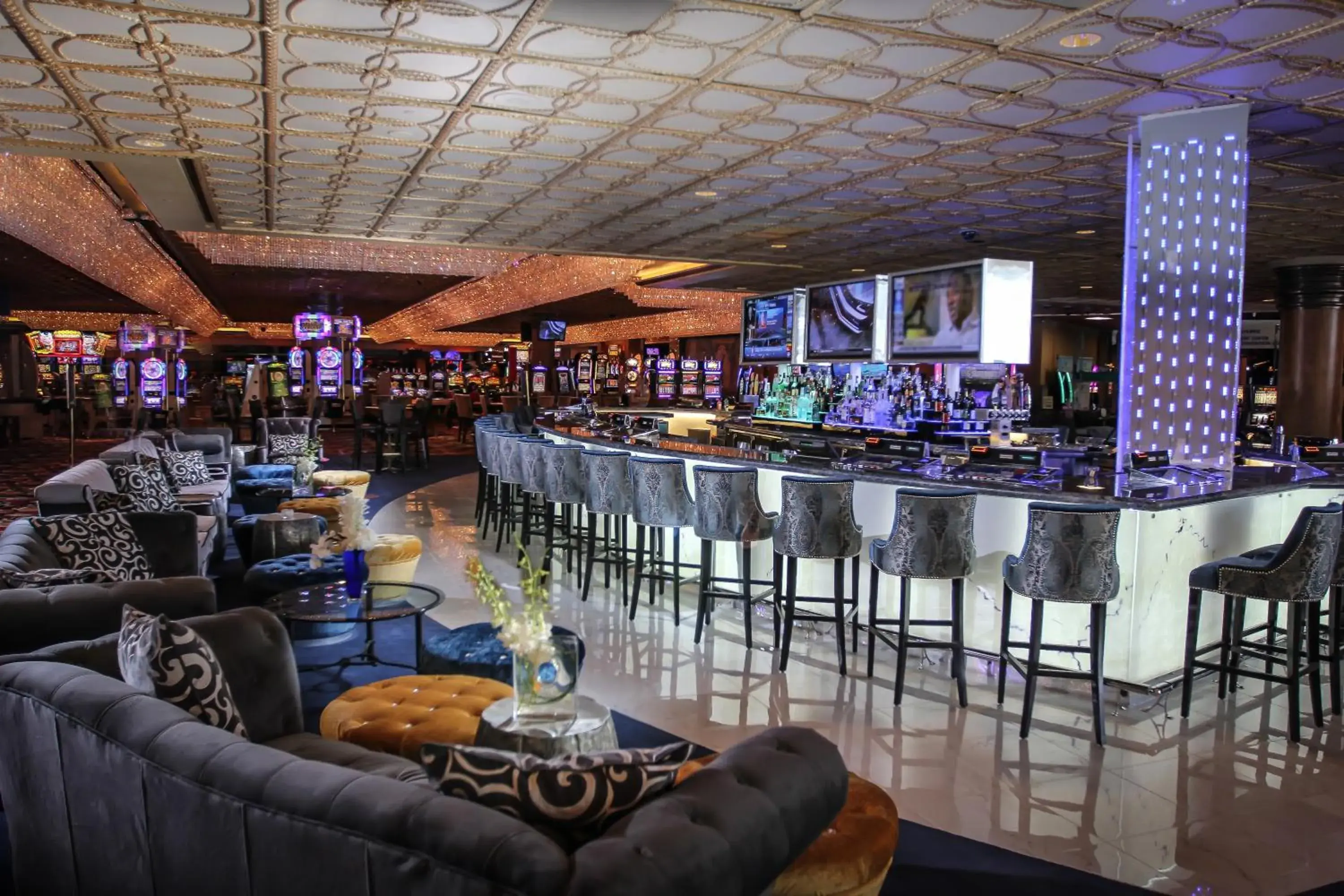 Lounge or bar in Westgate Las Vegas Resort and Casino Lounge or bar in Westgate Las Vegas Resort and Casino