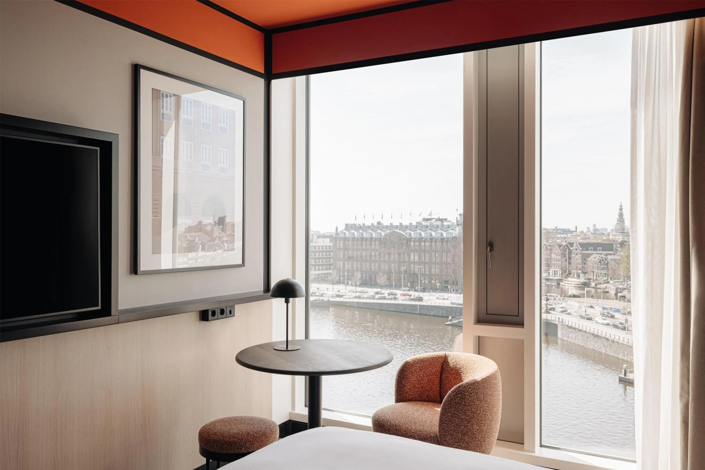 Living room in DoubleTree by Hilton Amsterdam Centraal Station