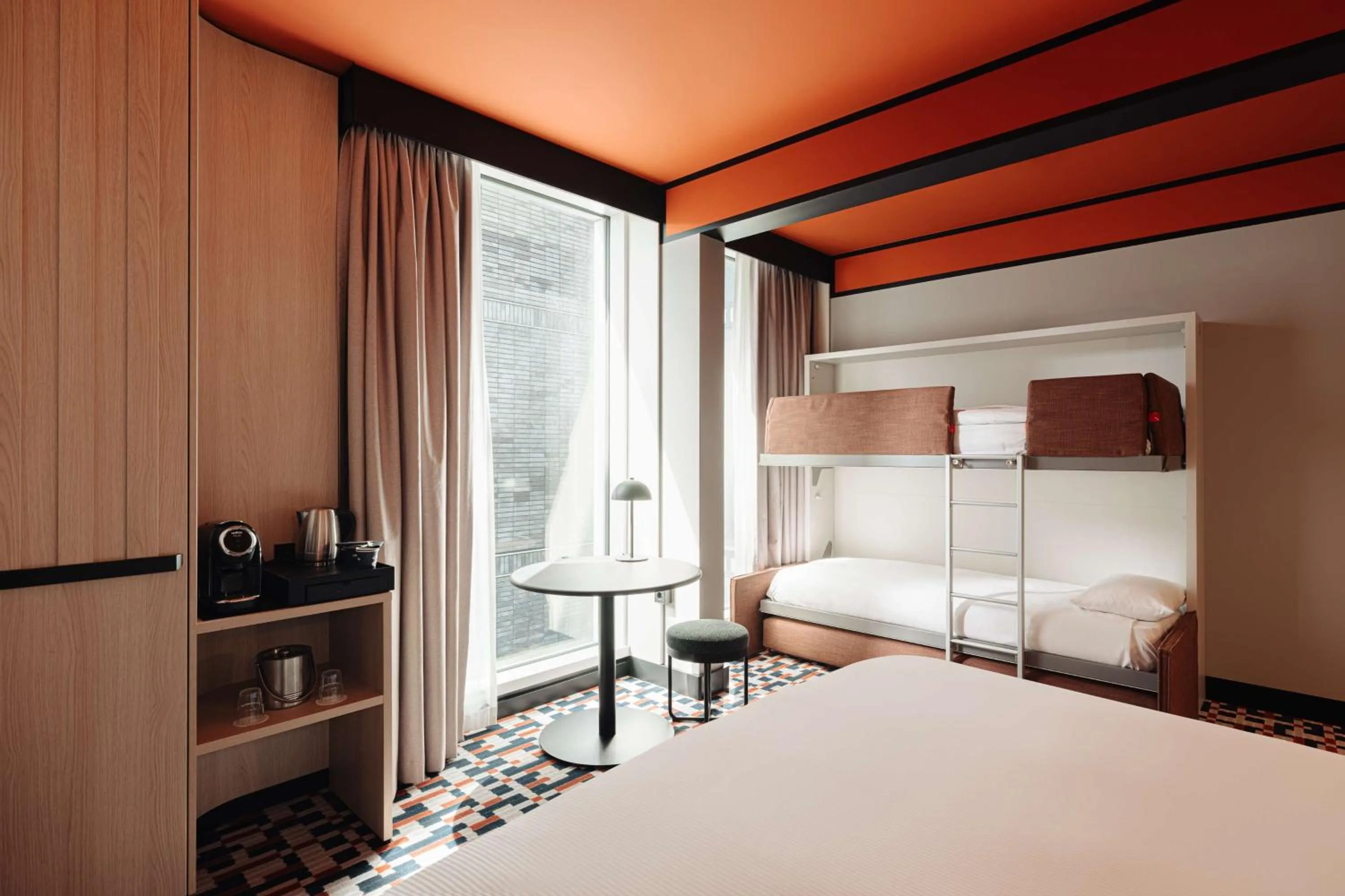 Bed in DoubleTree by Hilton Amsterdam Centraal Station