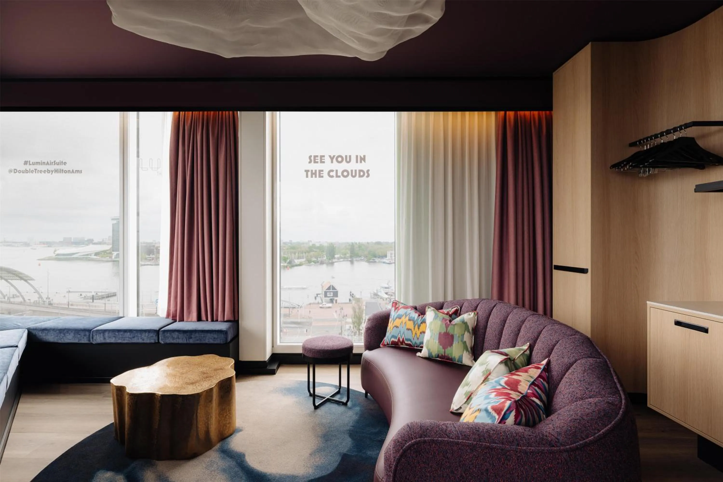 Living room, Bed in DoubleTree by Hilton Amsterdam Centraal Station