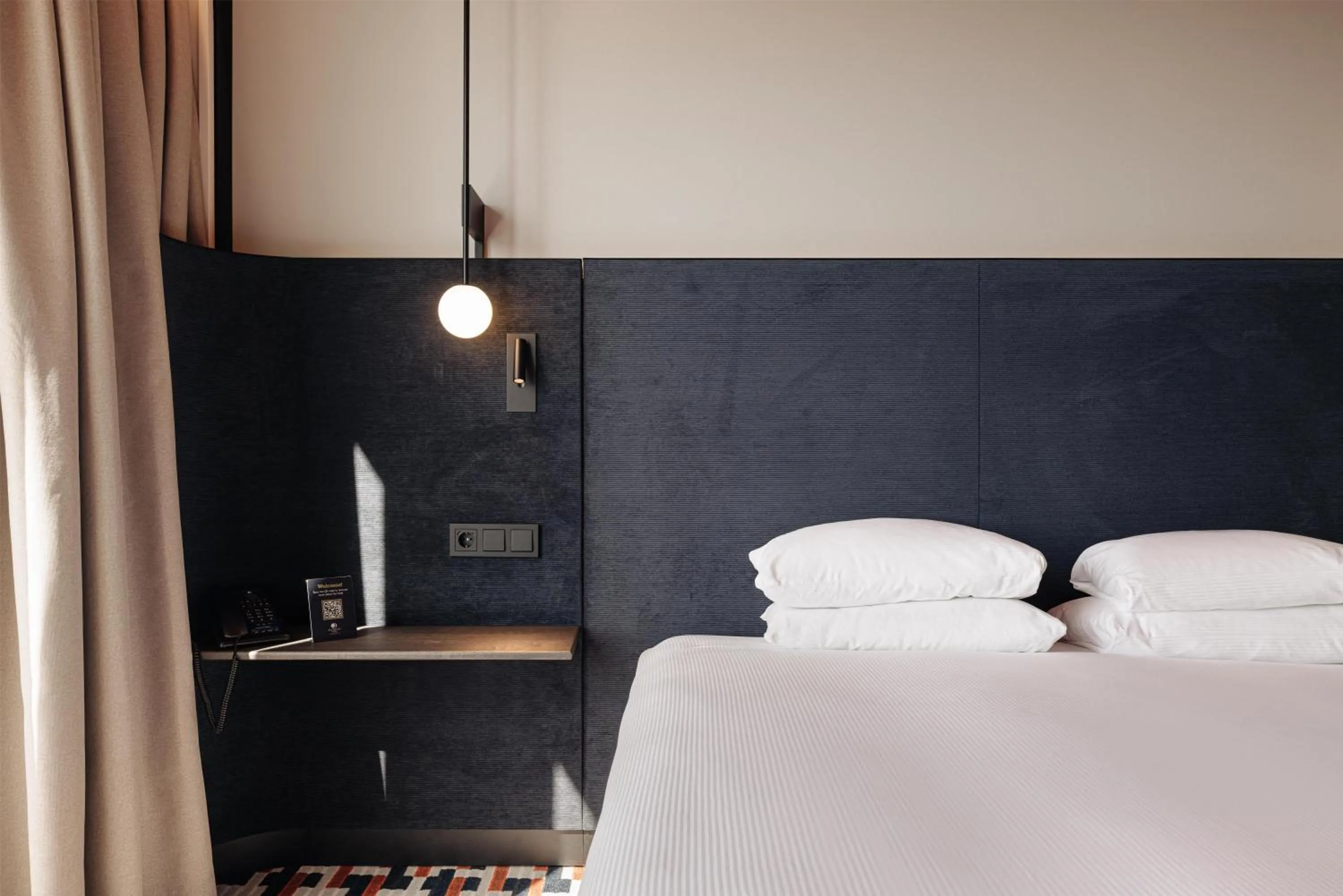 Bed in DoubleTree by Hilton Amsterdam Centraal Station