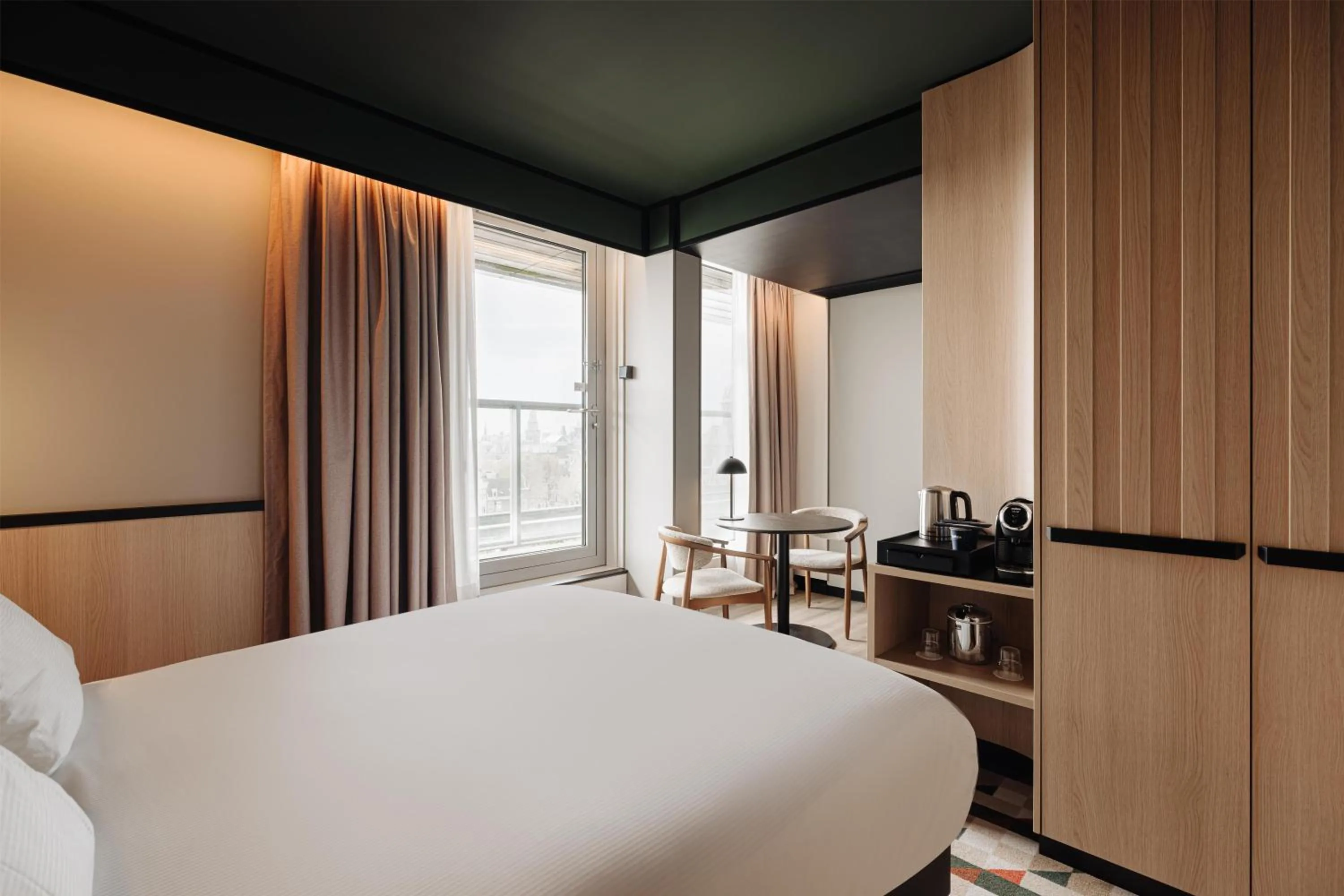 Bed in DoubleTree by Hilton Amsterdam Centraal Station