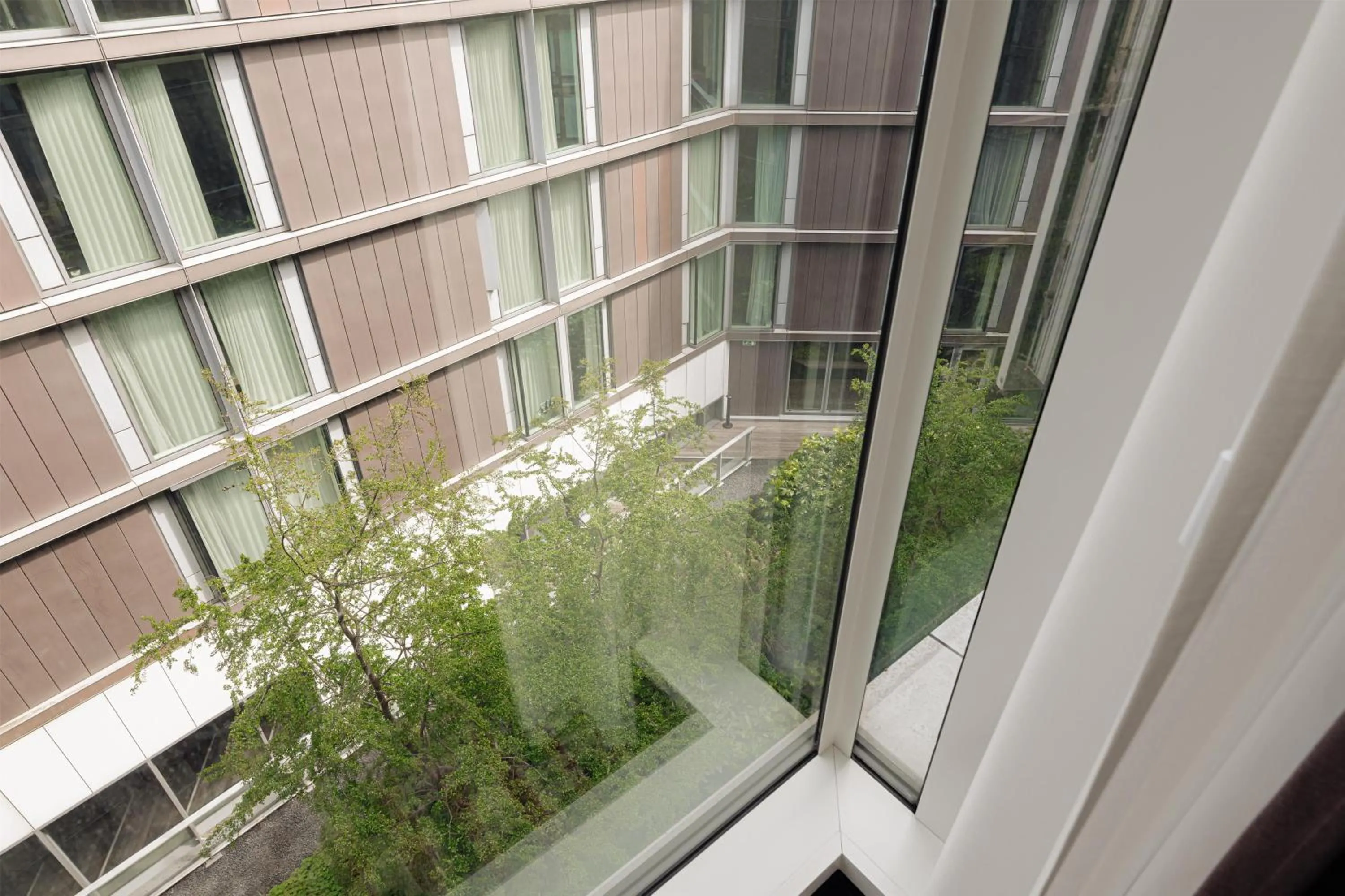 Photo of the whole room in DoubleTree by Hilton Amsterdam Centraal Station