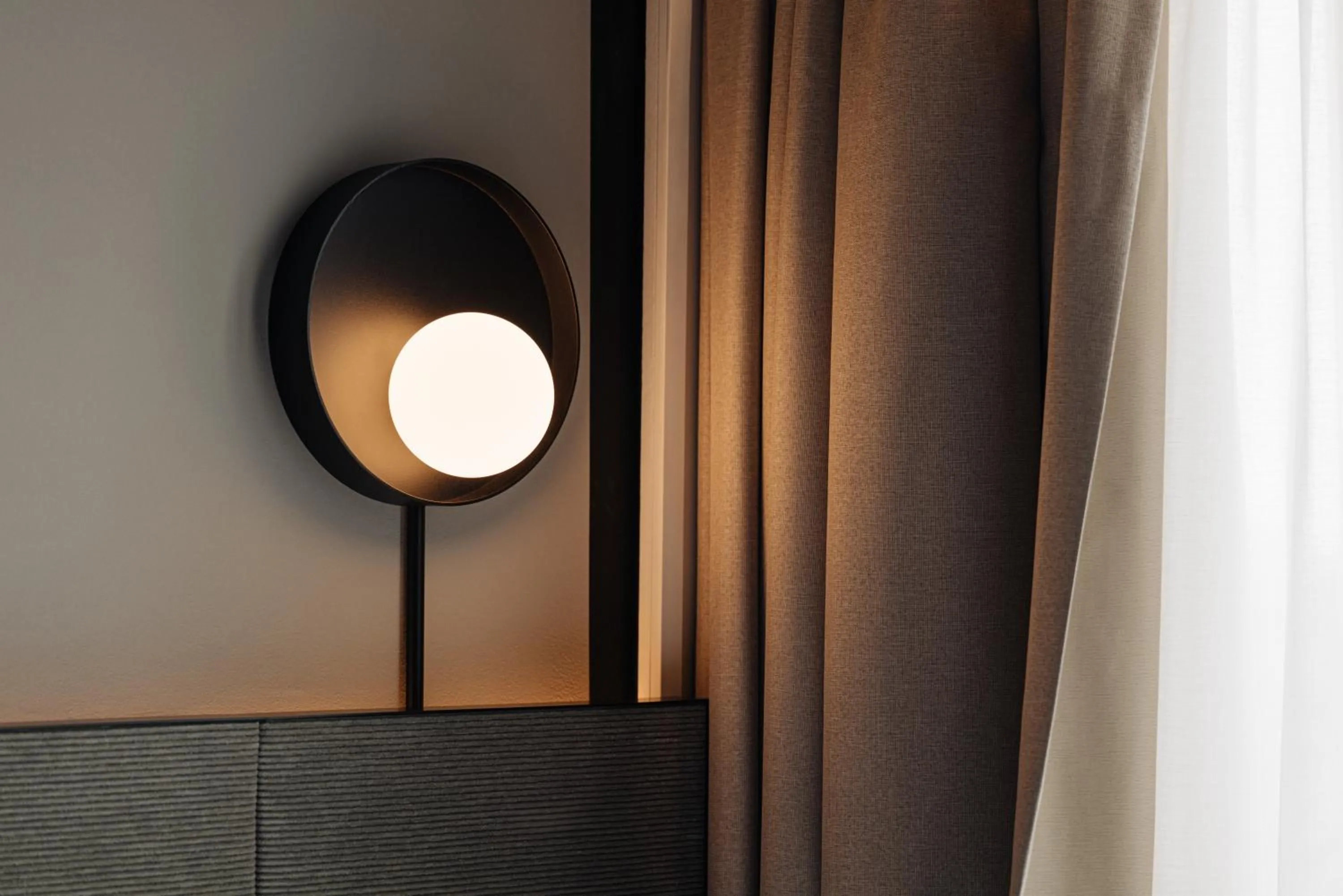 Bedroom in DoubleTree by Hilton Amsterdam Centraal Station