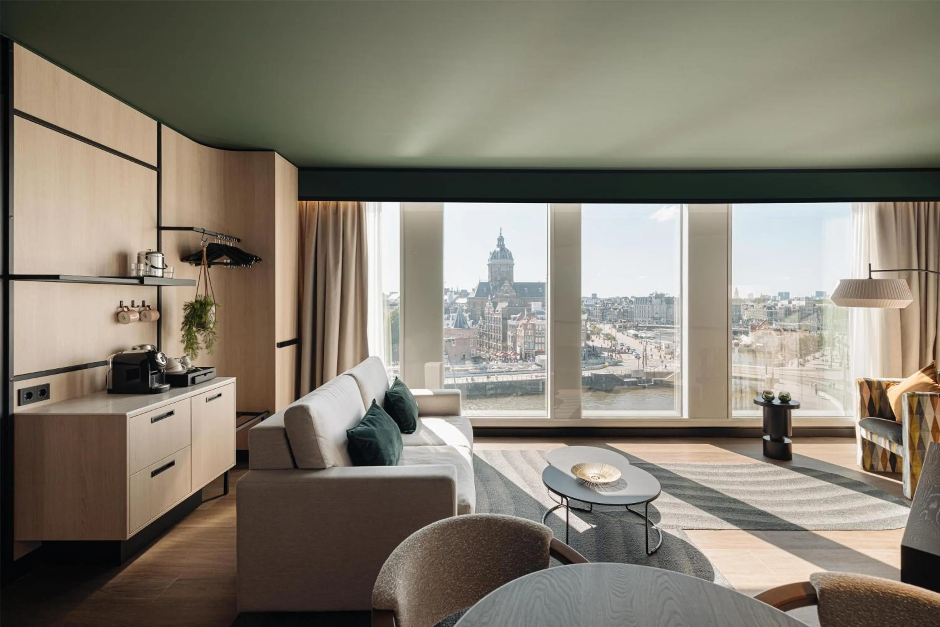 Living room in DoubleTree by Hilton Amsterdam Centraal Station