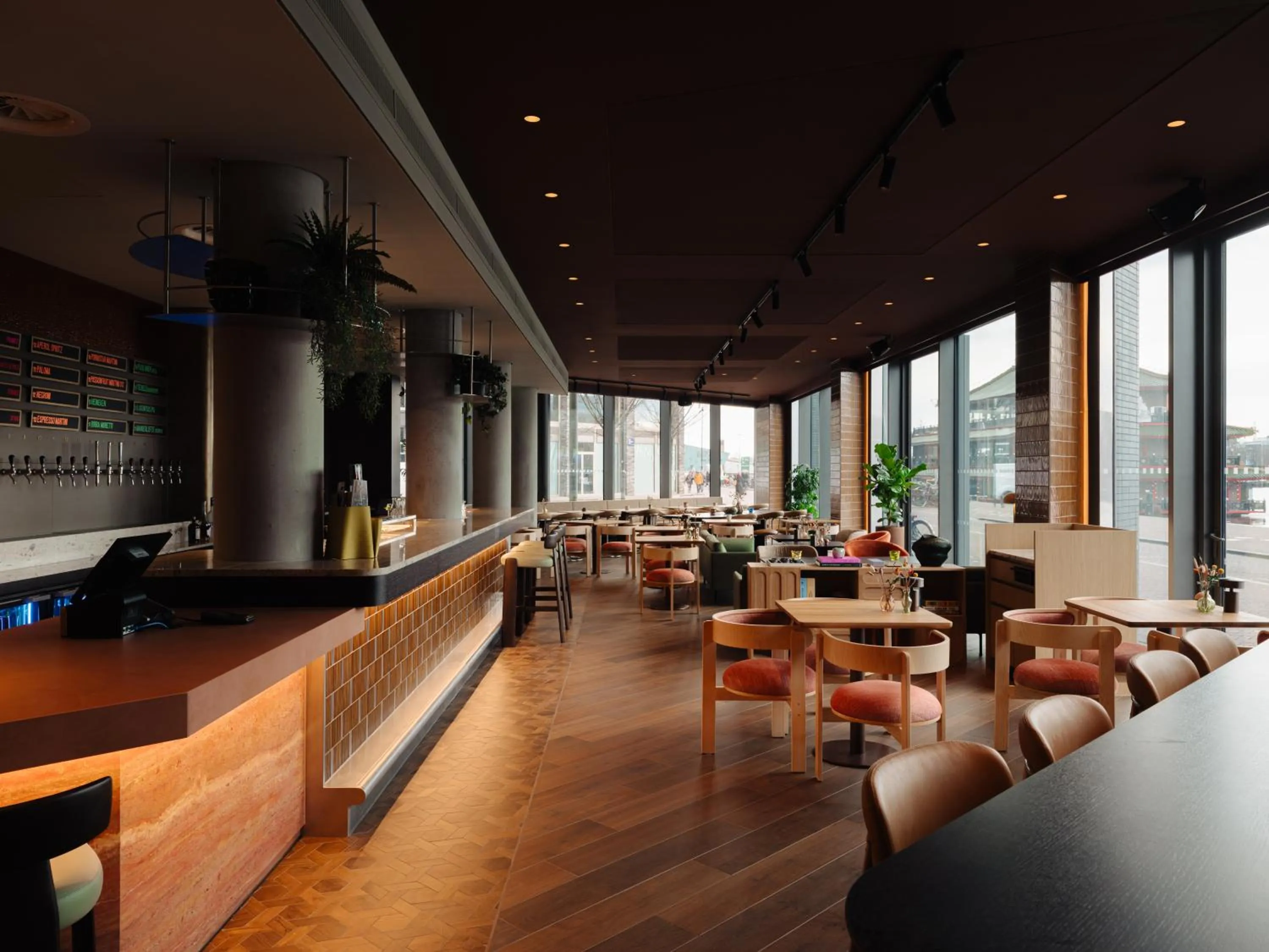 Lounge or bar in DoubleTree by Hilton Amsterdam Centraal Station