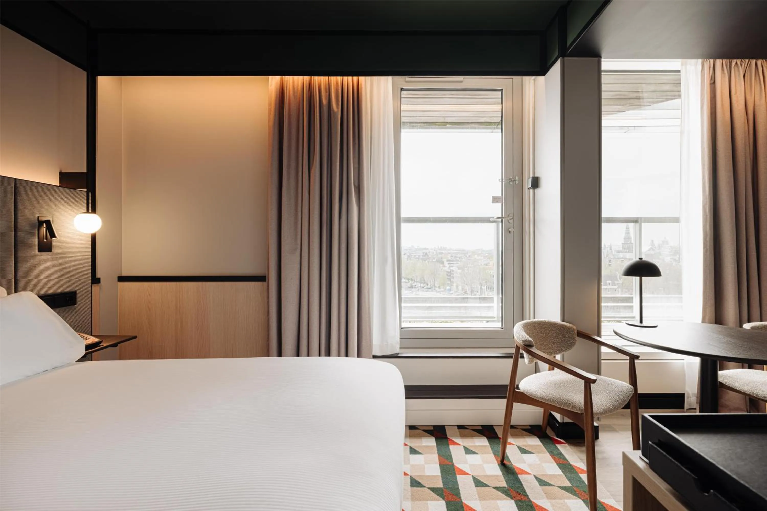 Bed in DoubleTree by Hilton Amsterdam Centraal Station