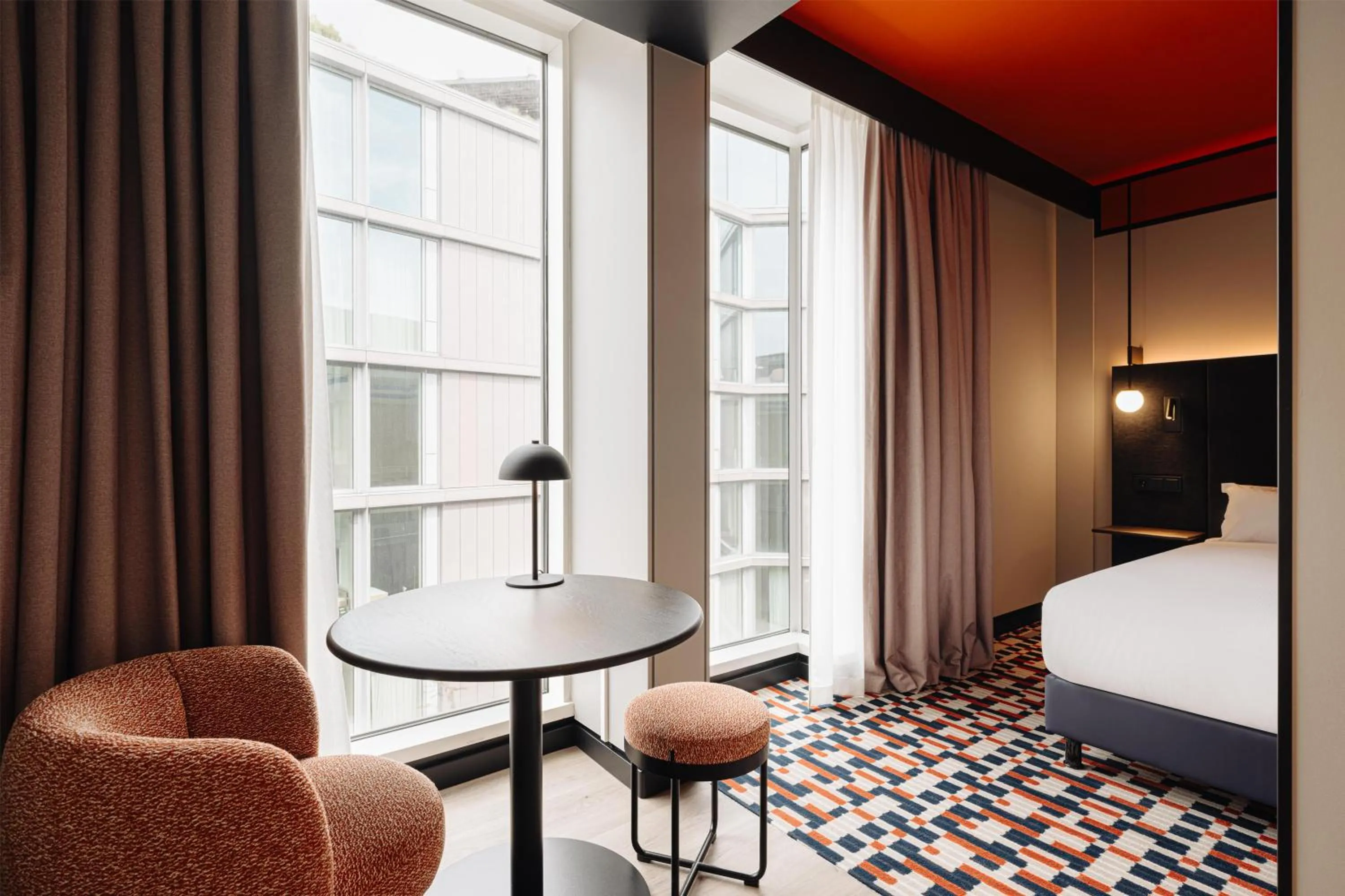 Bed in DoubleTree by Hilton Amsterdam Centraal Station