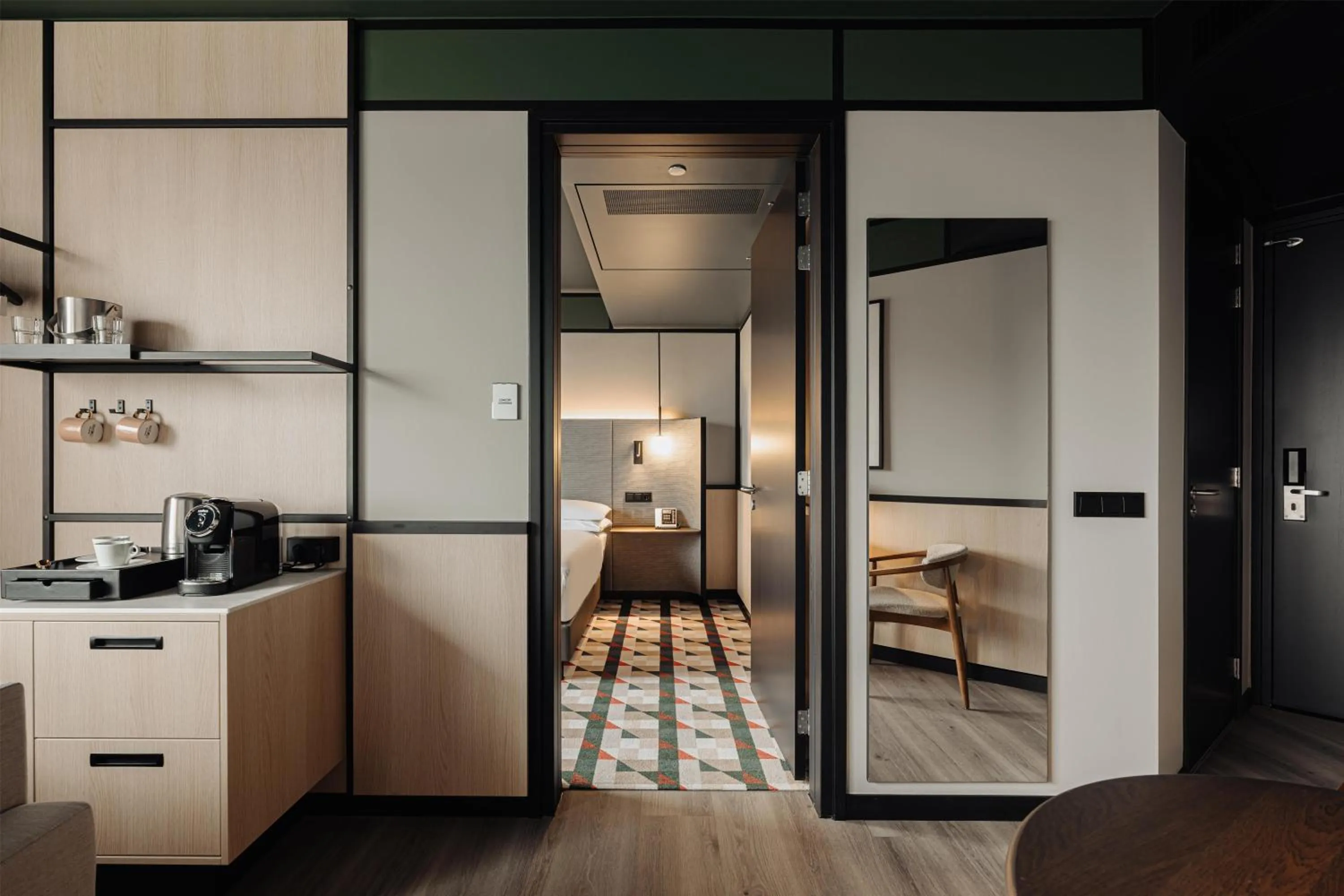 Living room, Bed in DoubleTree by Hilton Amsterdam Centraal Station