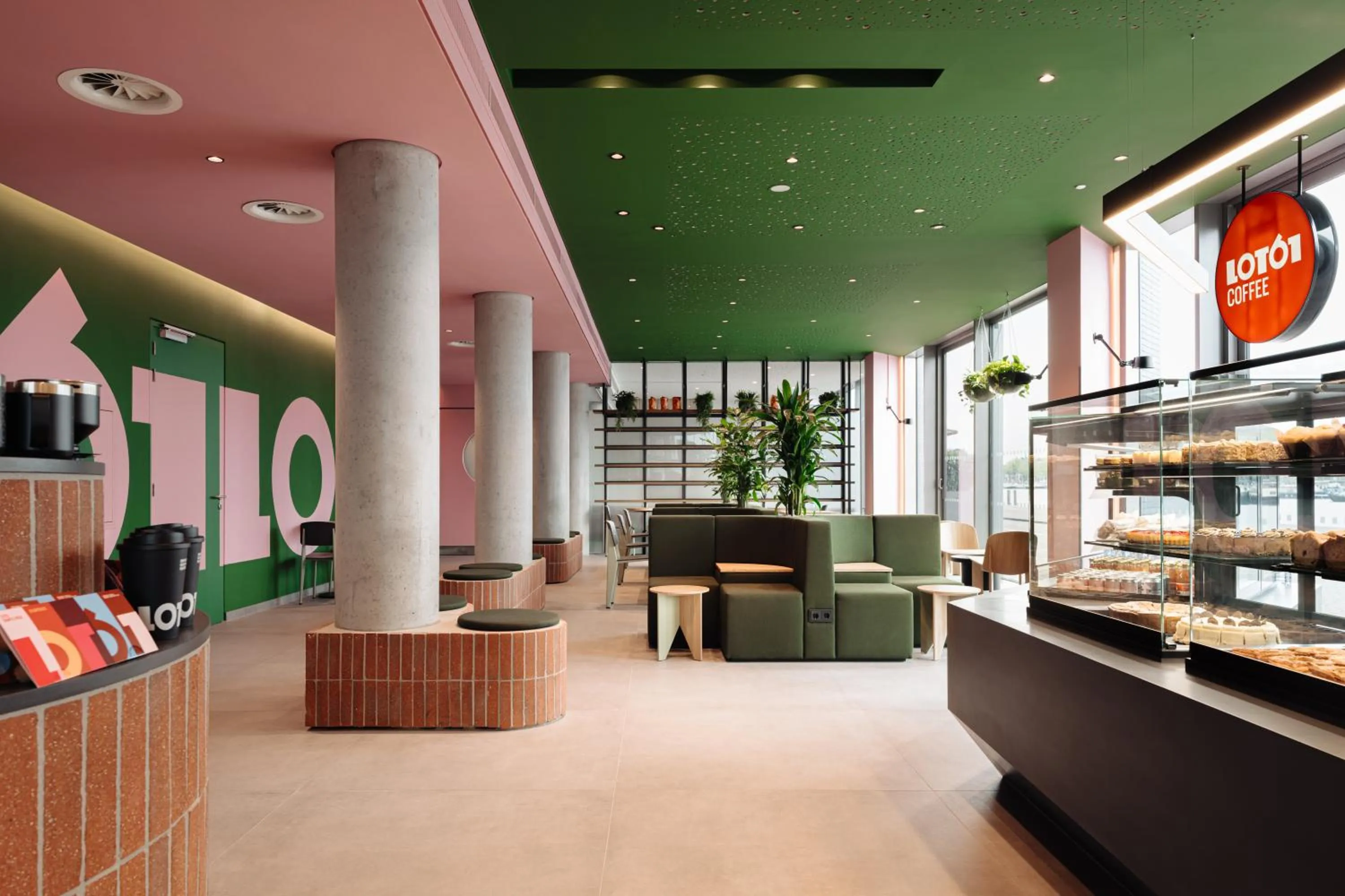 Lounge or bar in DoubleTree by Hilton Amsterdam Centraal Station