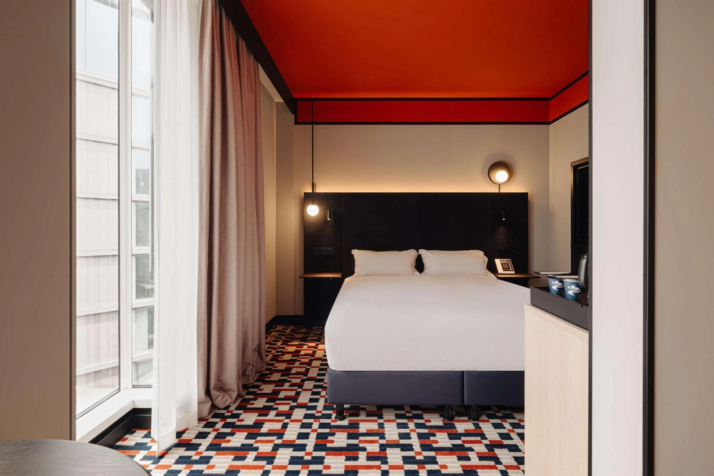 Bed in DoubleTree by Hilton Amsterdam Centraal Station