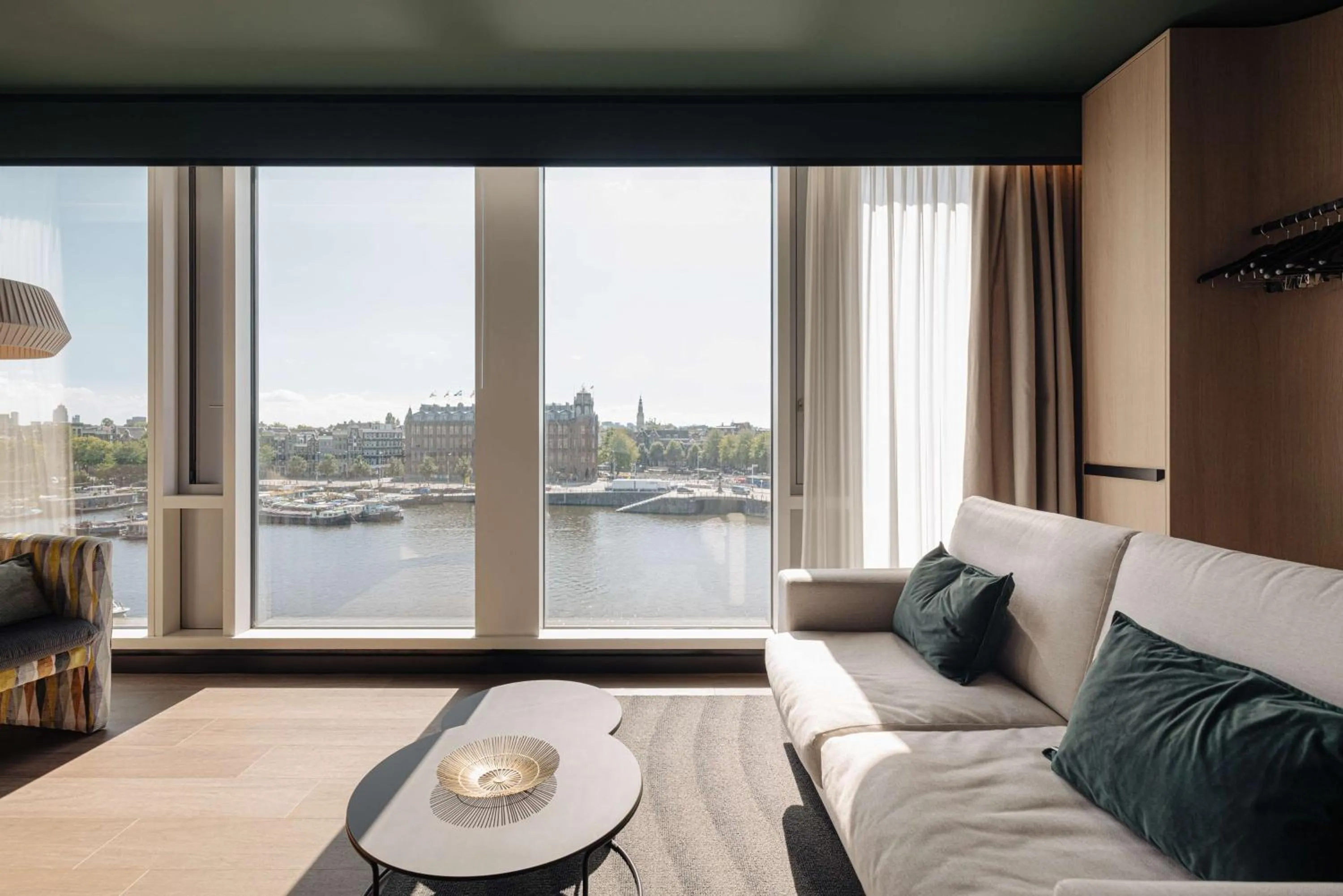 Living room in DoubleTree by Hilton Amsterdam Centraal Station